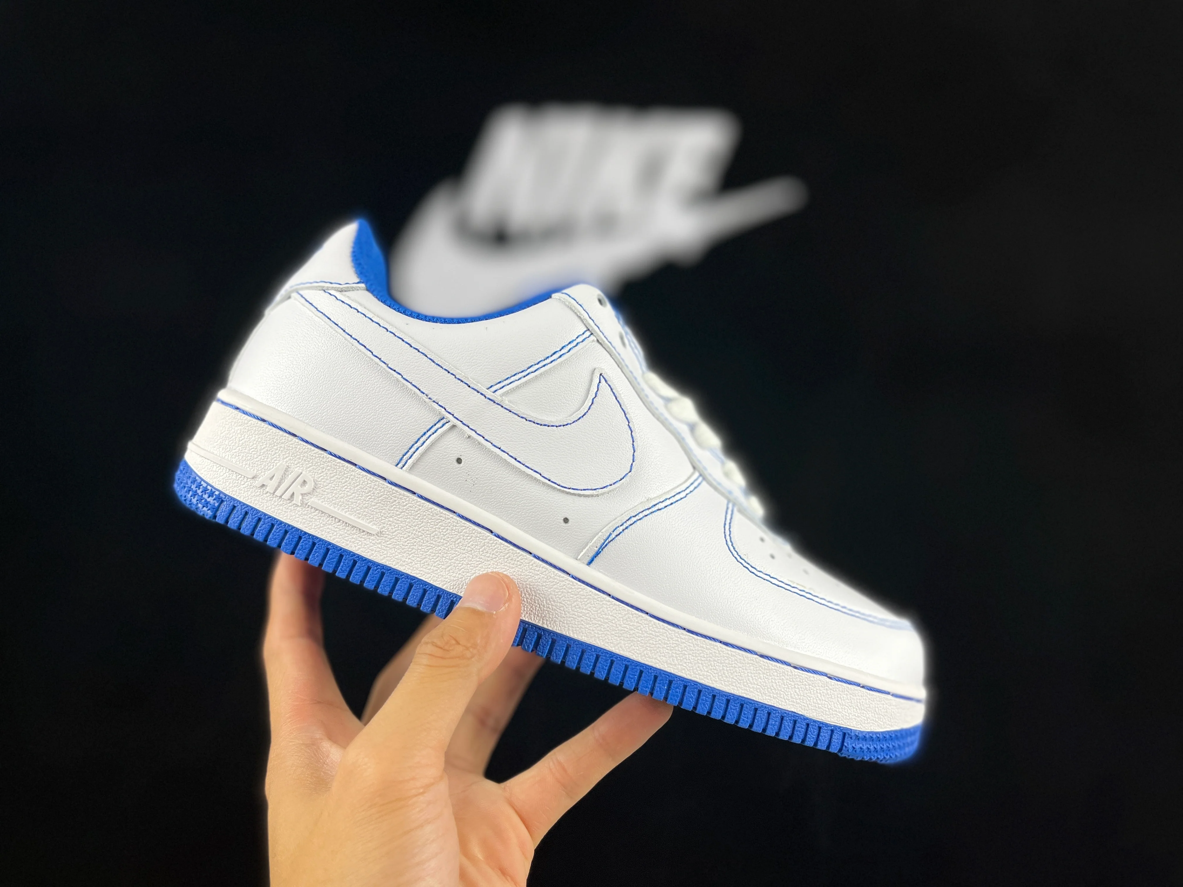 NIKE AIR FORCE 1 