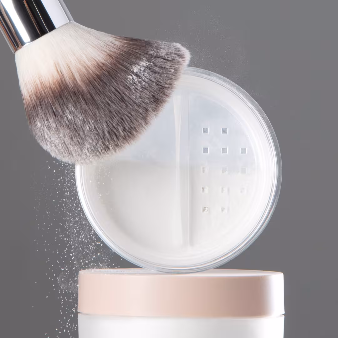 ILIA  Finishing Powder Brush with Synthetic Bristles