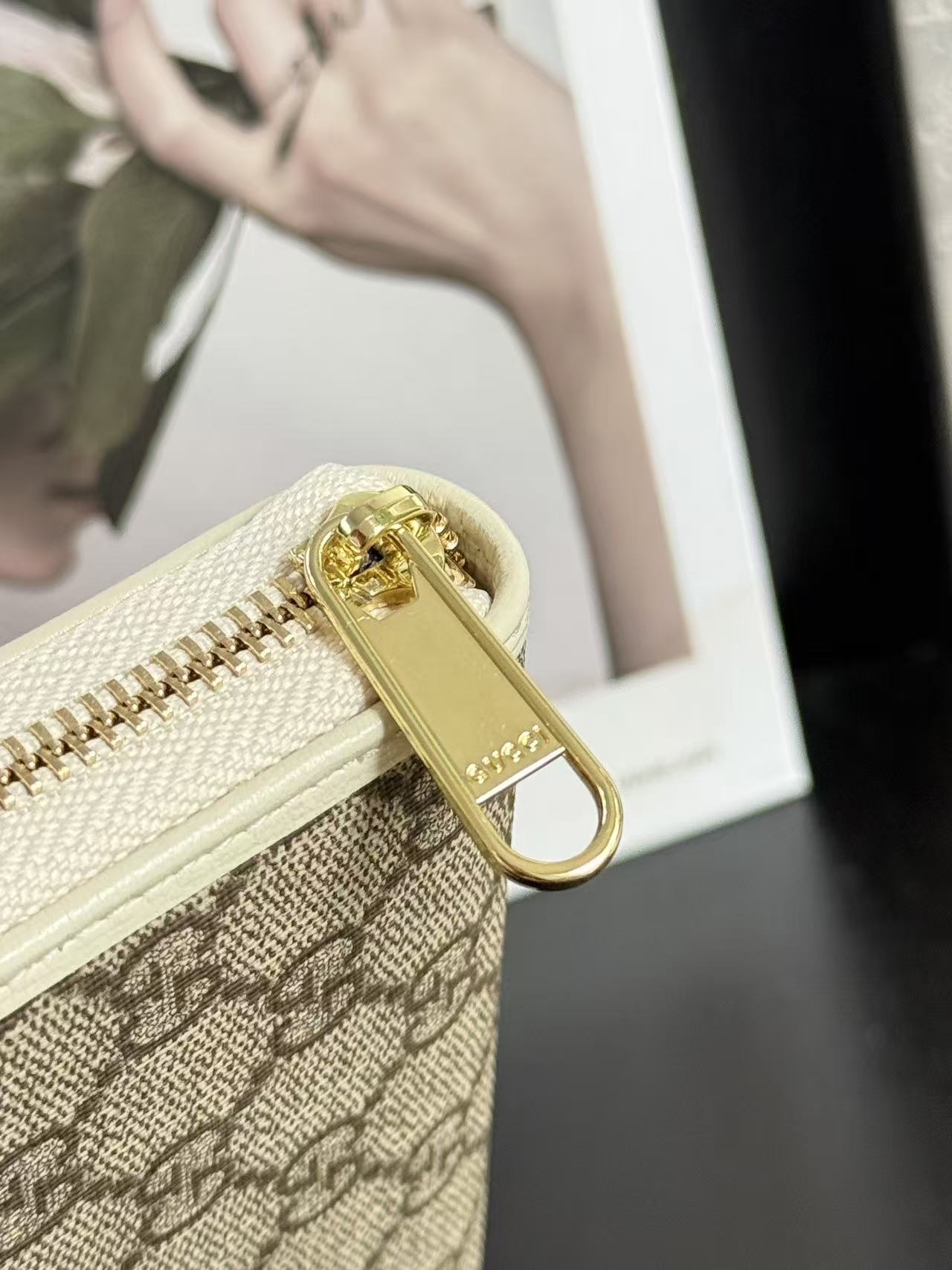 Gucci Zipper Wallet