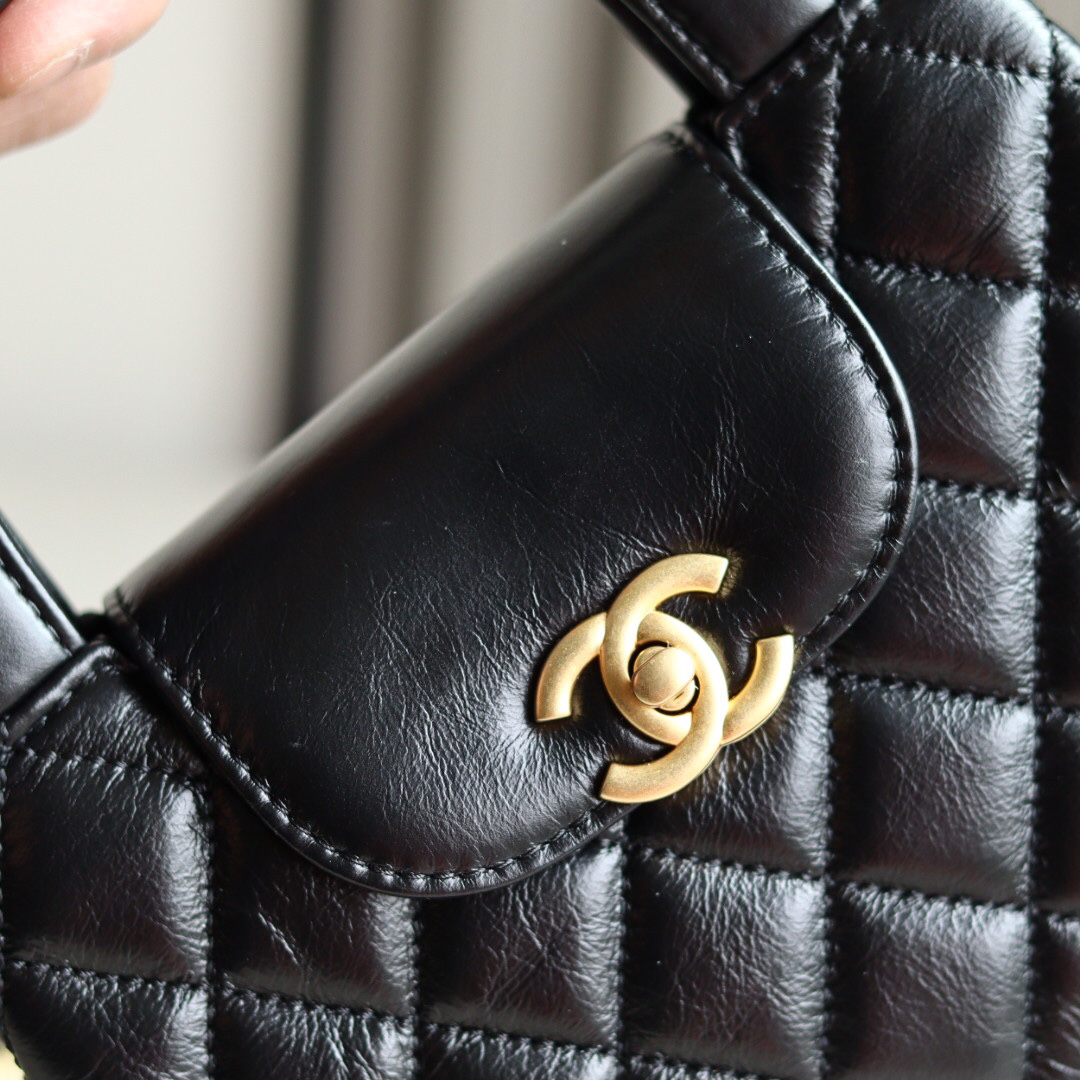 CHANEL - 25A Kelly Gold Logo Leather Shoulder Bag Handbag Black