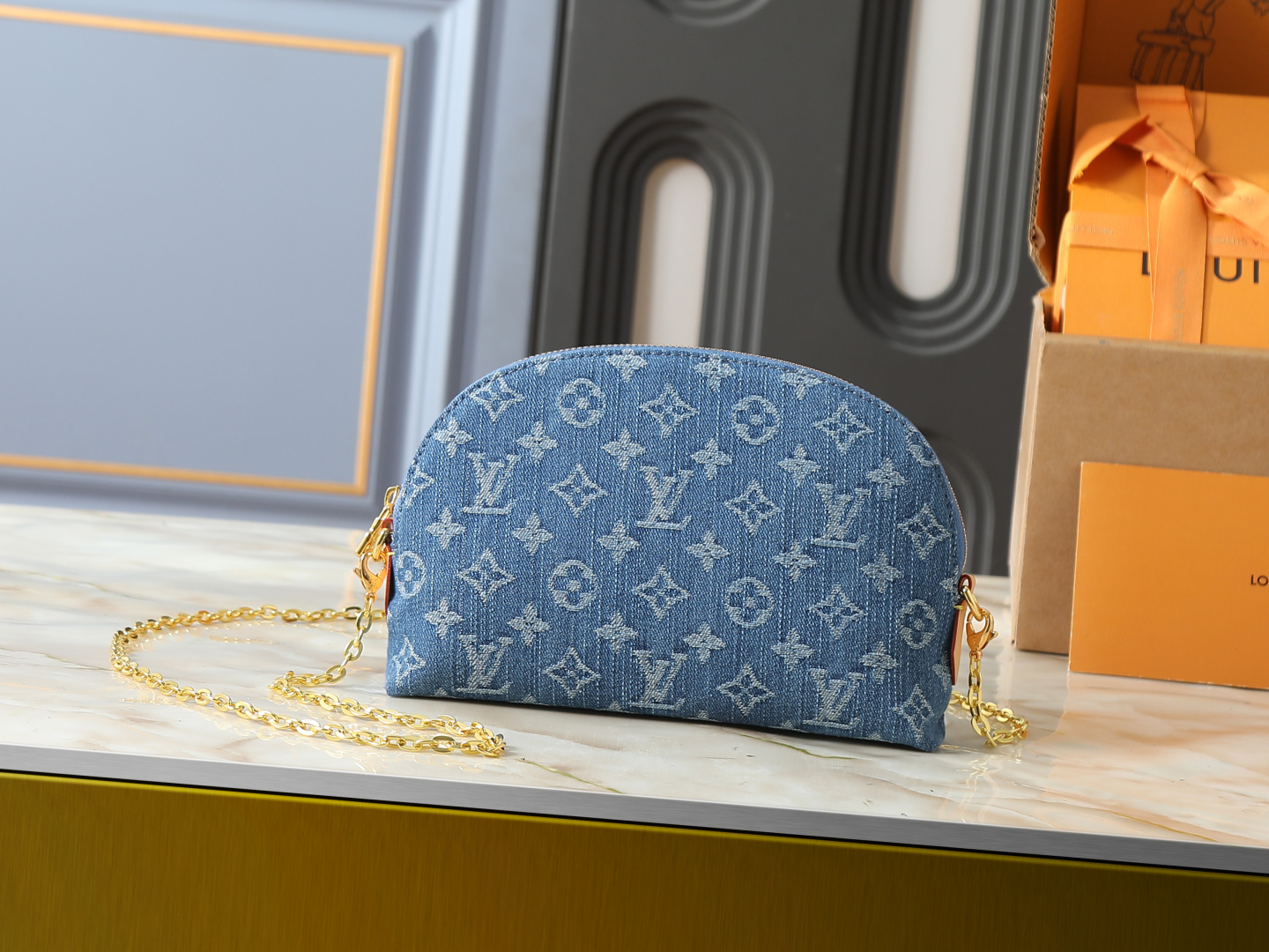 LV Capucines Top Handle Bag