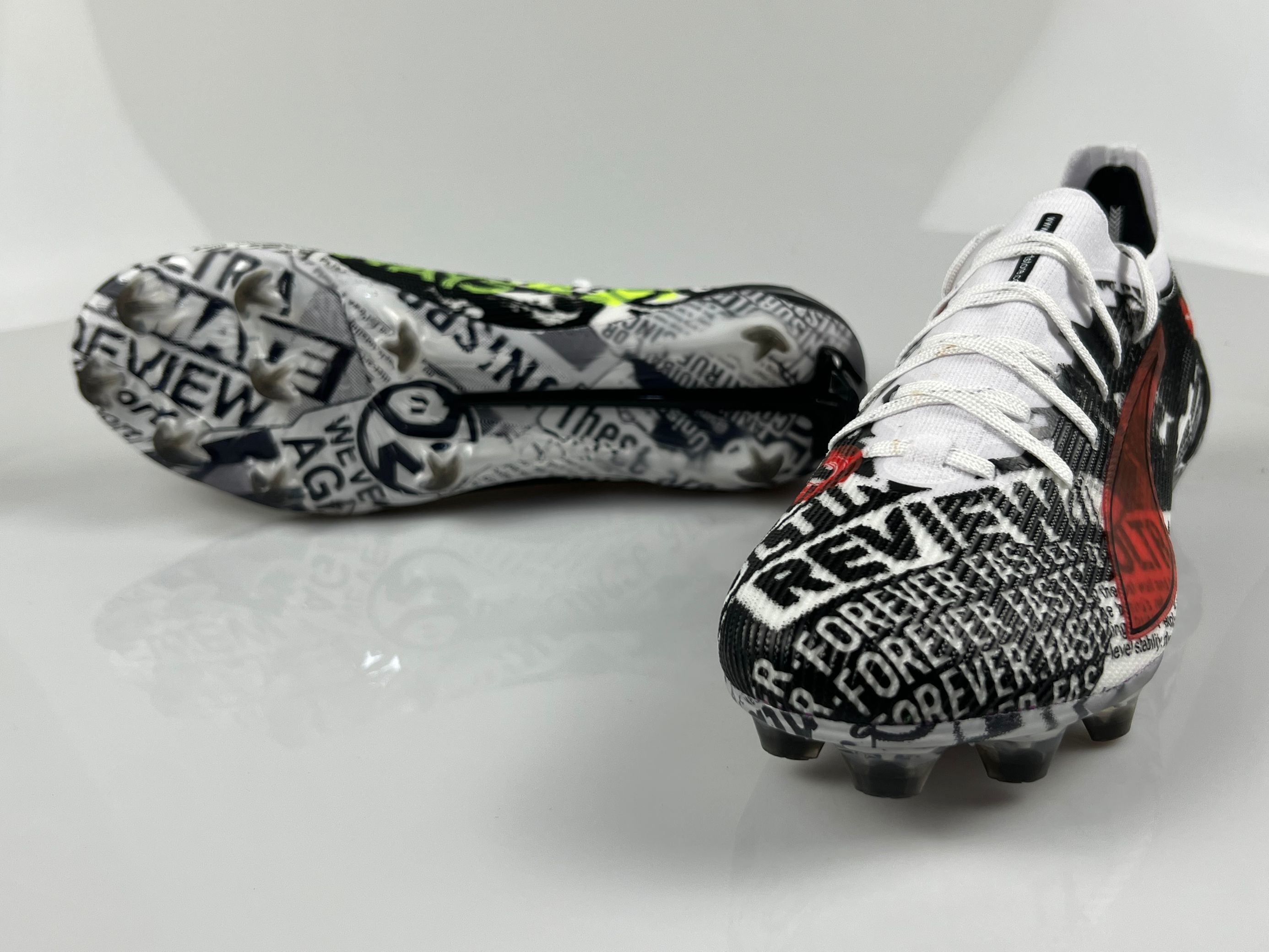 P X Unisport Ultra 5 Carbon FG Why Always Unisport - P WhiteP BlackP Red LIMITED EDITION