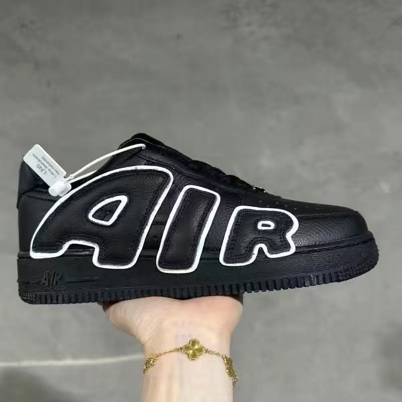 High-quality white large-letter logo comfortable thick-soled sneaker