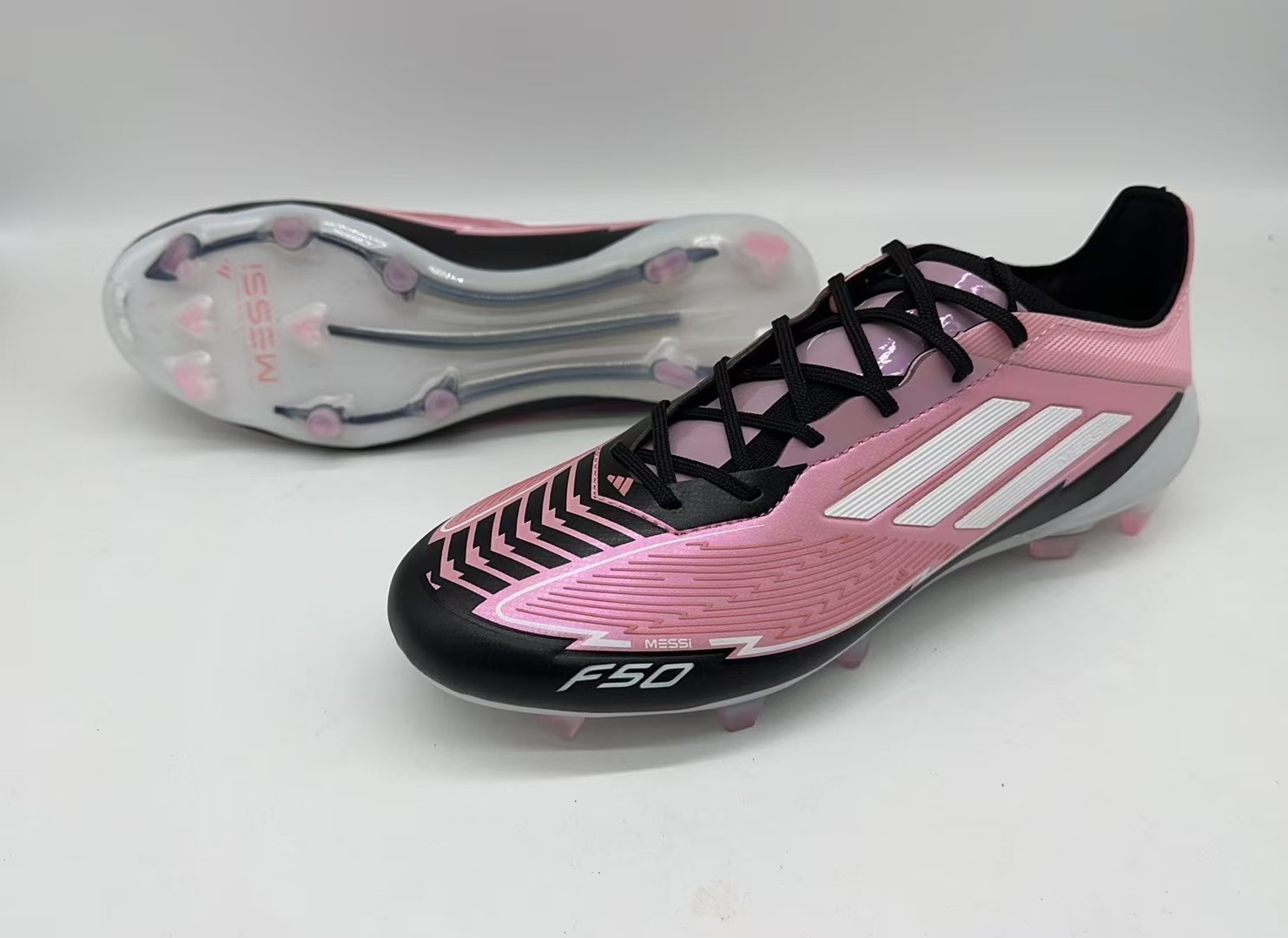 A F50 Low-top Waterproof Football Shoes