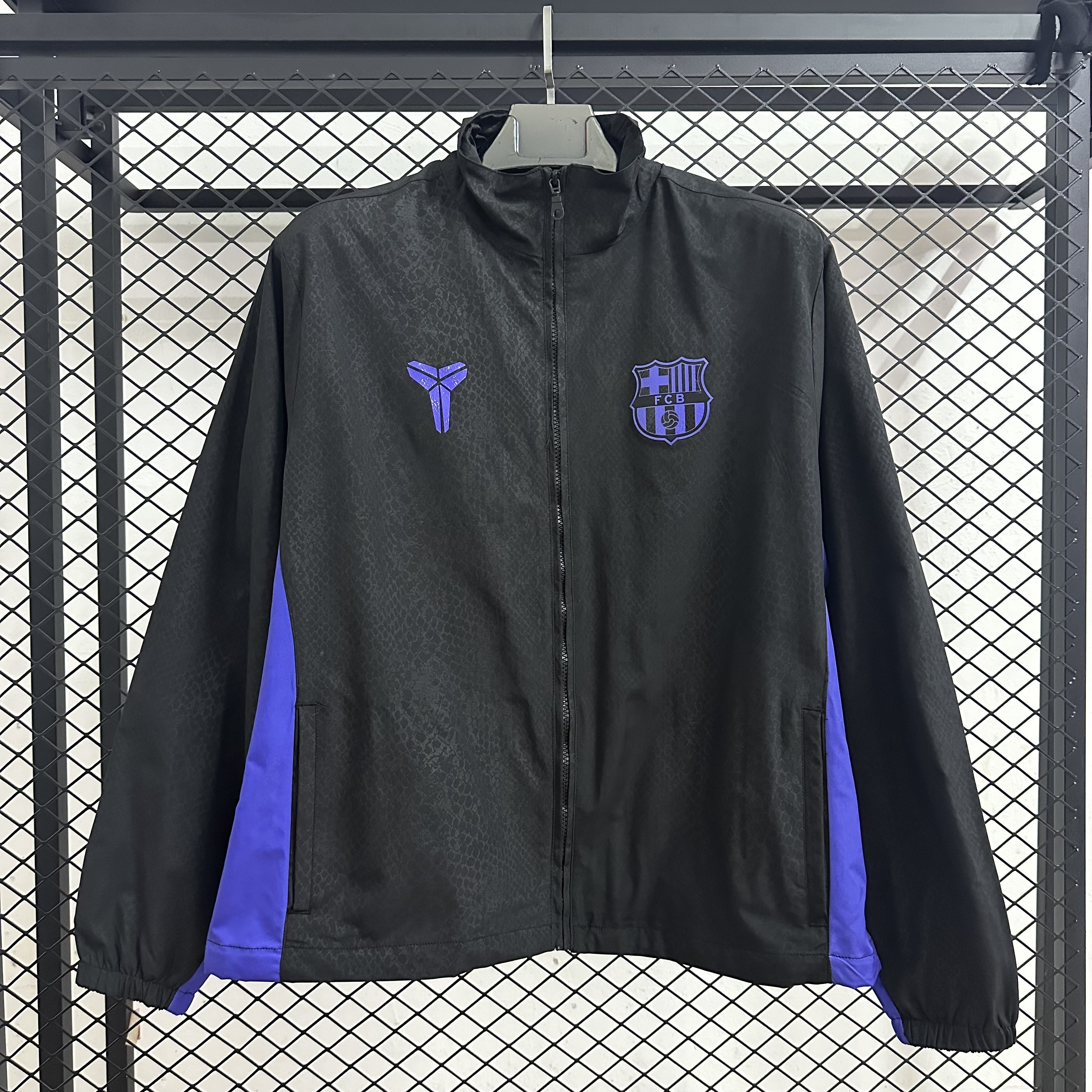 25-26 Barcelona Ronaldo Kobe joint snake patterned trench coat