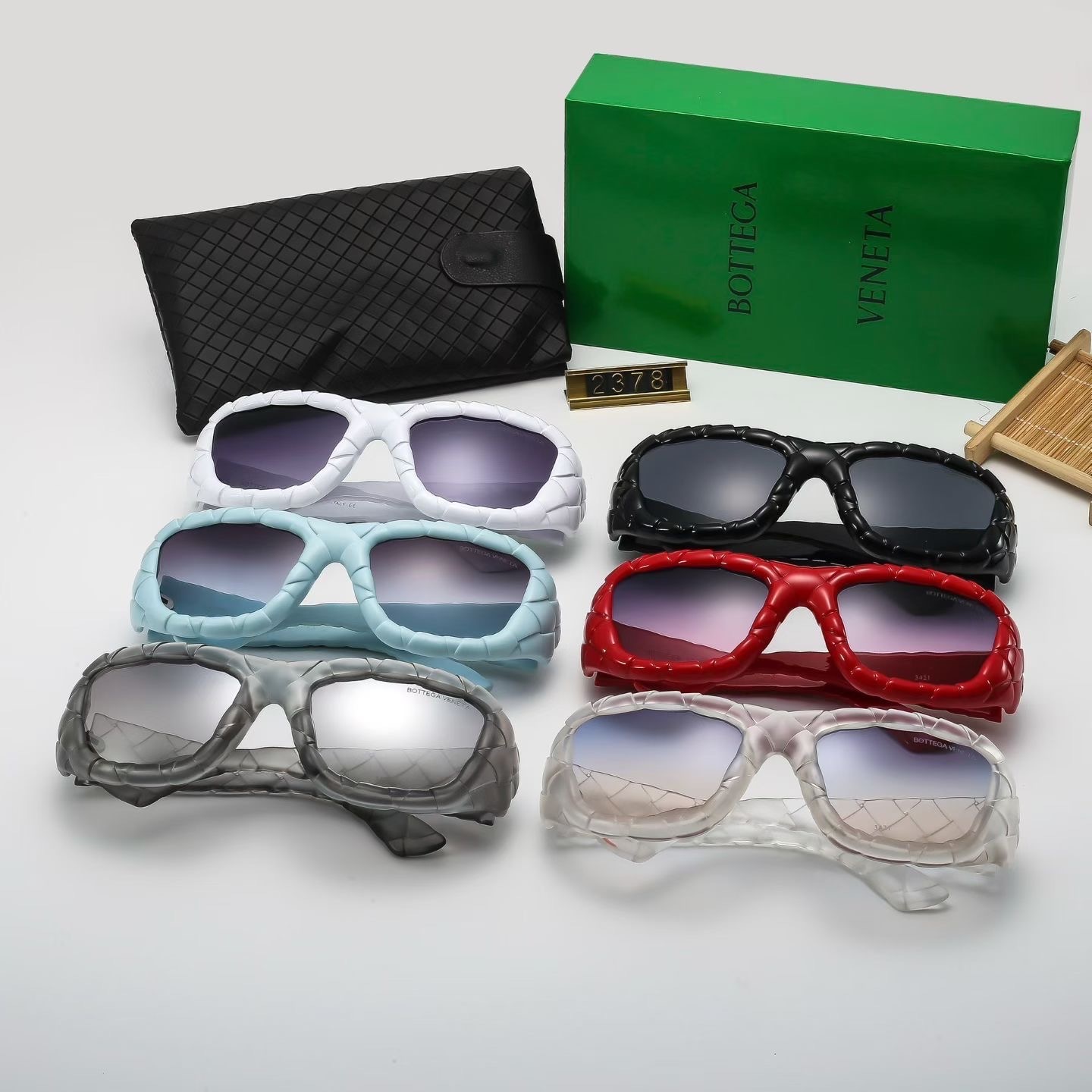 Bottega Veneta Fashionable Sunglasses