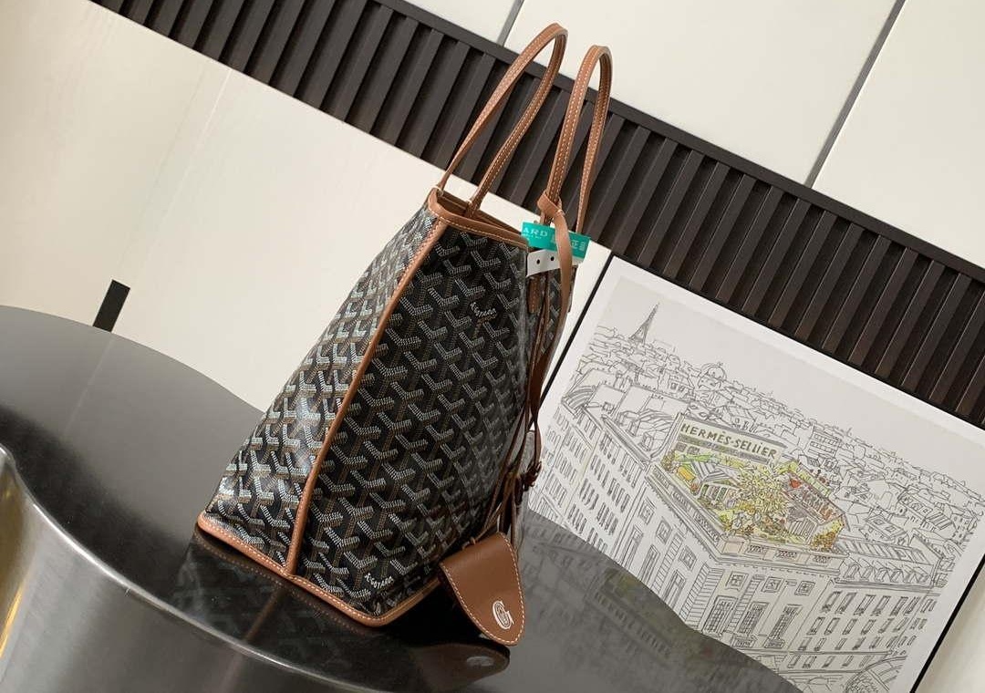 Replica Goyard ANJOUSPMLCG03TY01P Anjou PM Bag Black and Tan