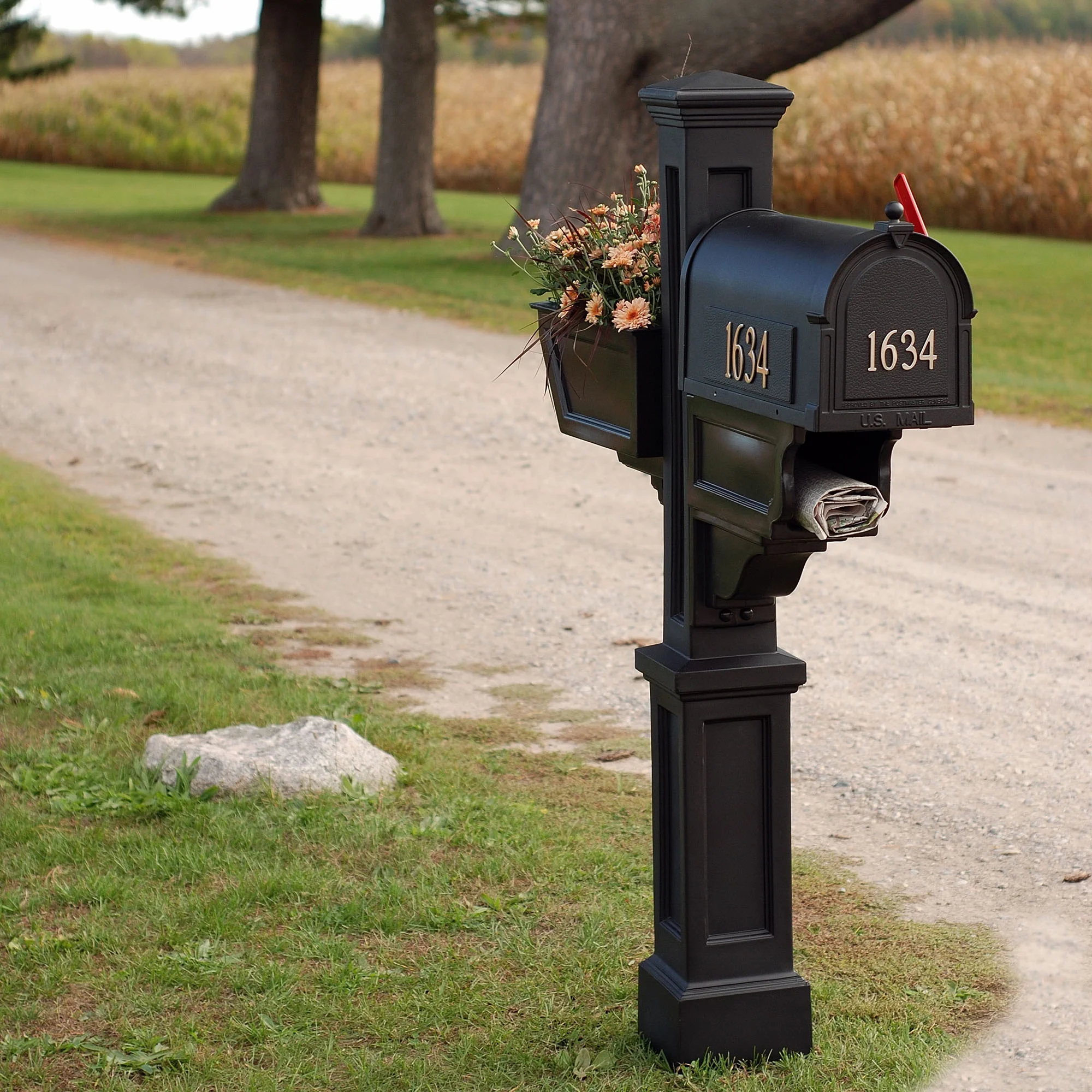 Mayne Signature Plus Mail Post - Black