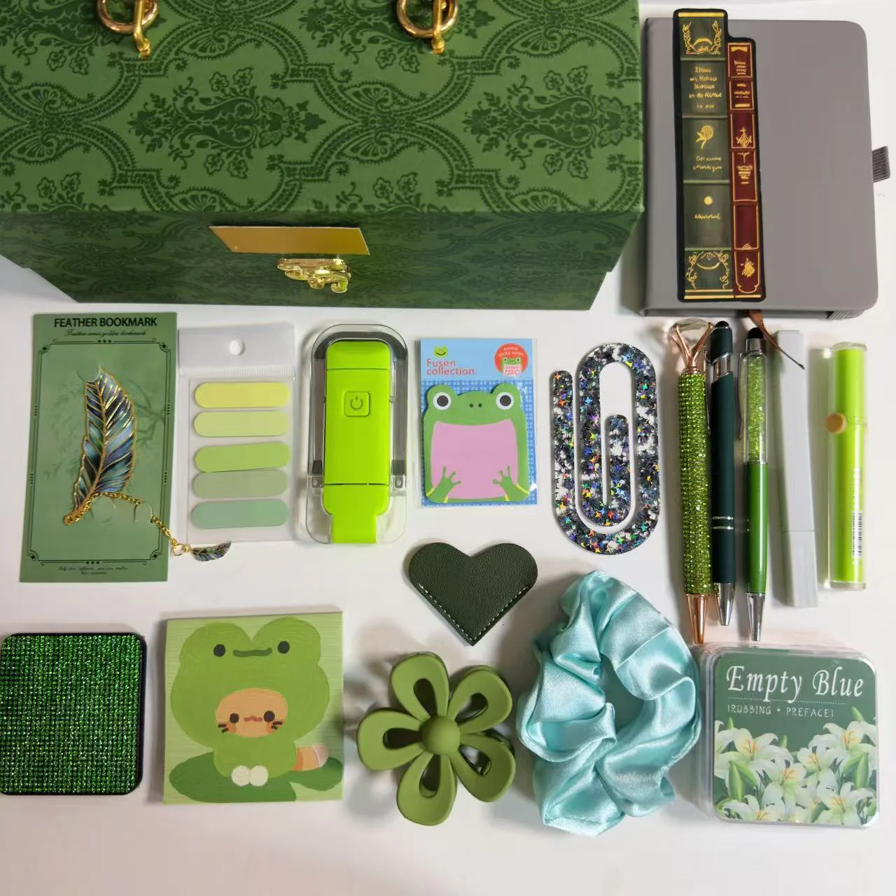 Your Green Escape 💚📖 Bookish Bundle