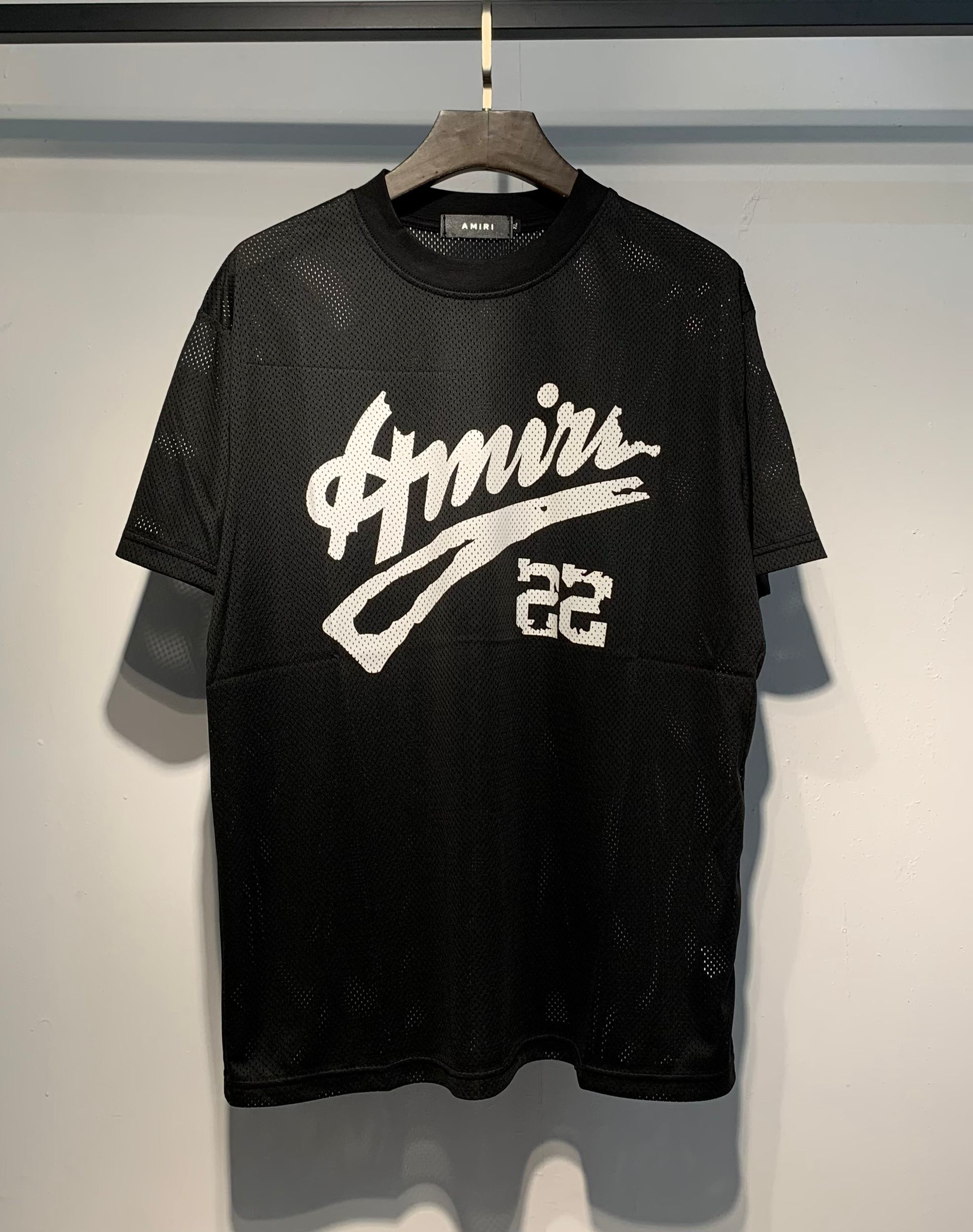 Black comfortable and breathable short-sleeved shirt with white letter graffiti