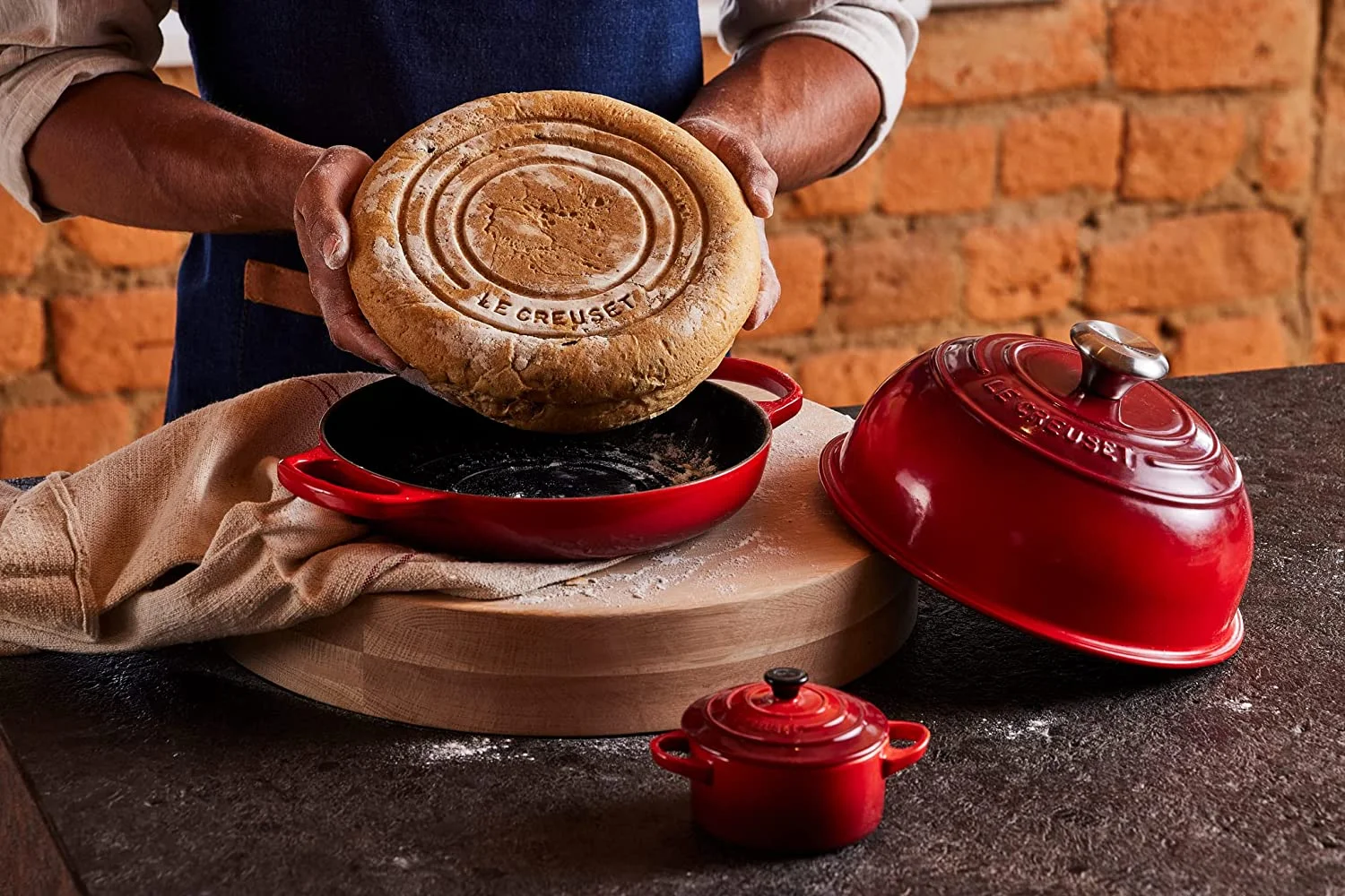 Le Creuset Signature Enameled Cast Iron 9.5 Inch Bread Oven