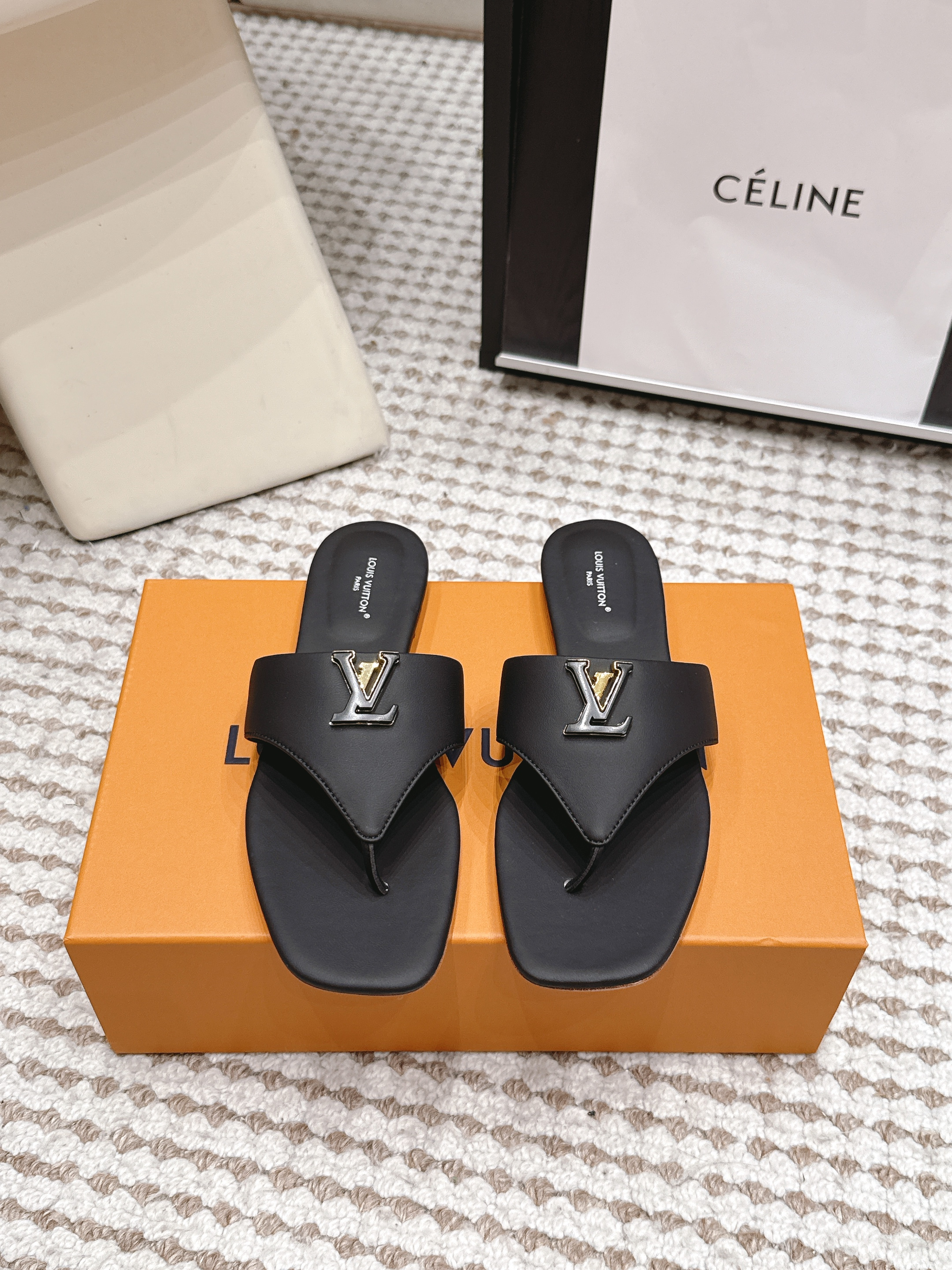 LV Mare Flat Thong