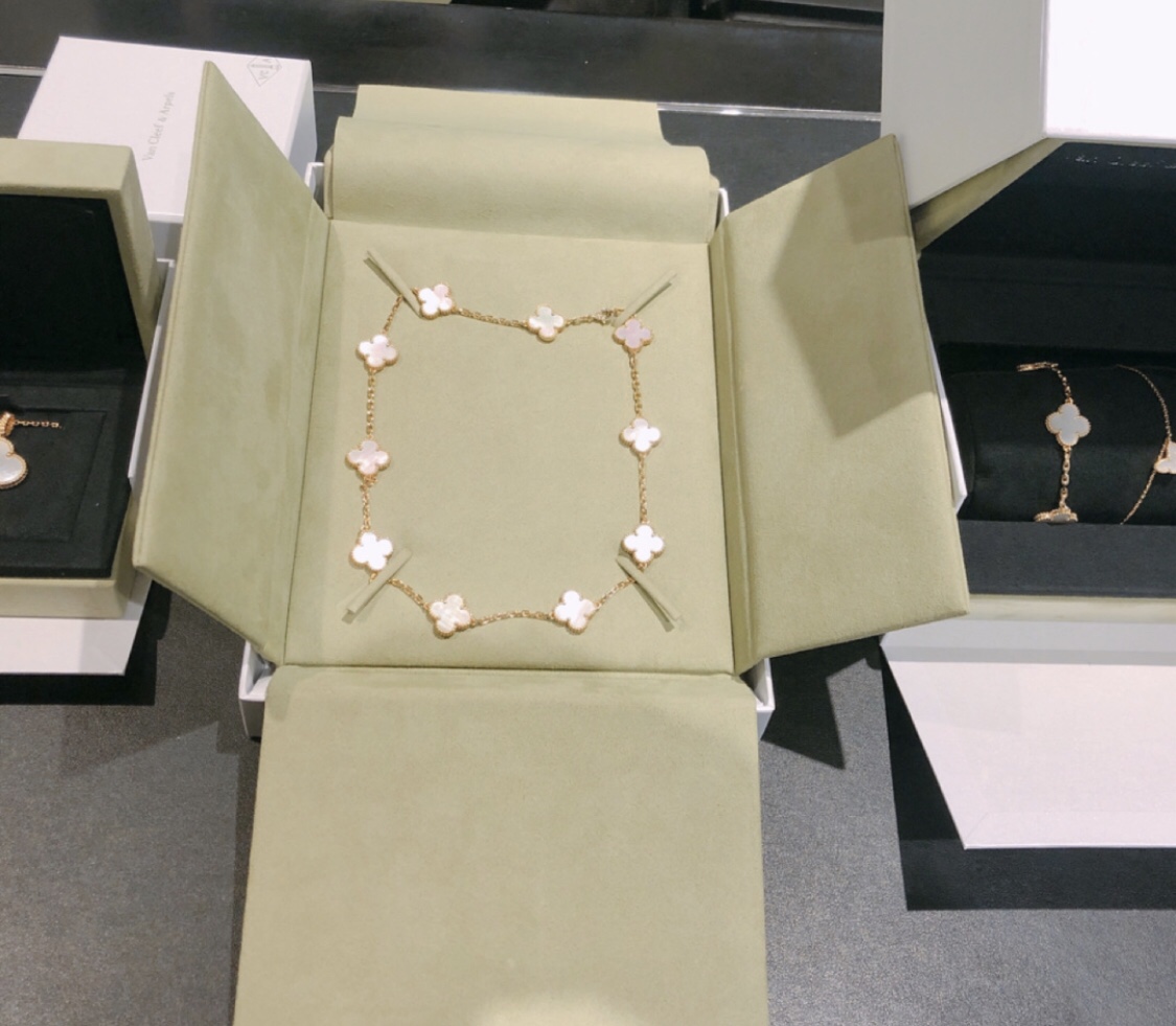 Van Cleef 10 motifs Necklace Replica