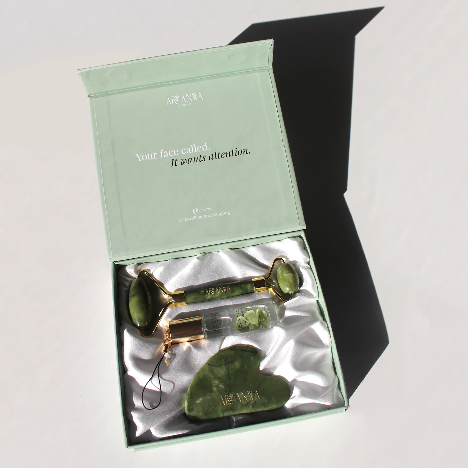 Face Yoga Kit Jade - Gua Sha, Jade Roller & Kühlender Roll-On mit Rosenwasser