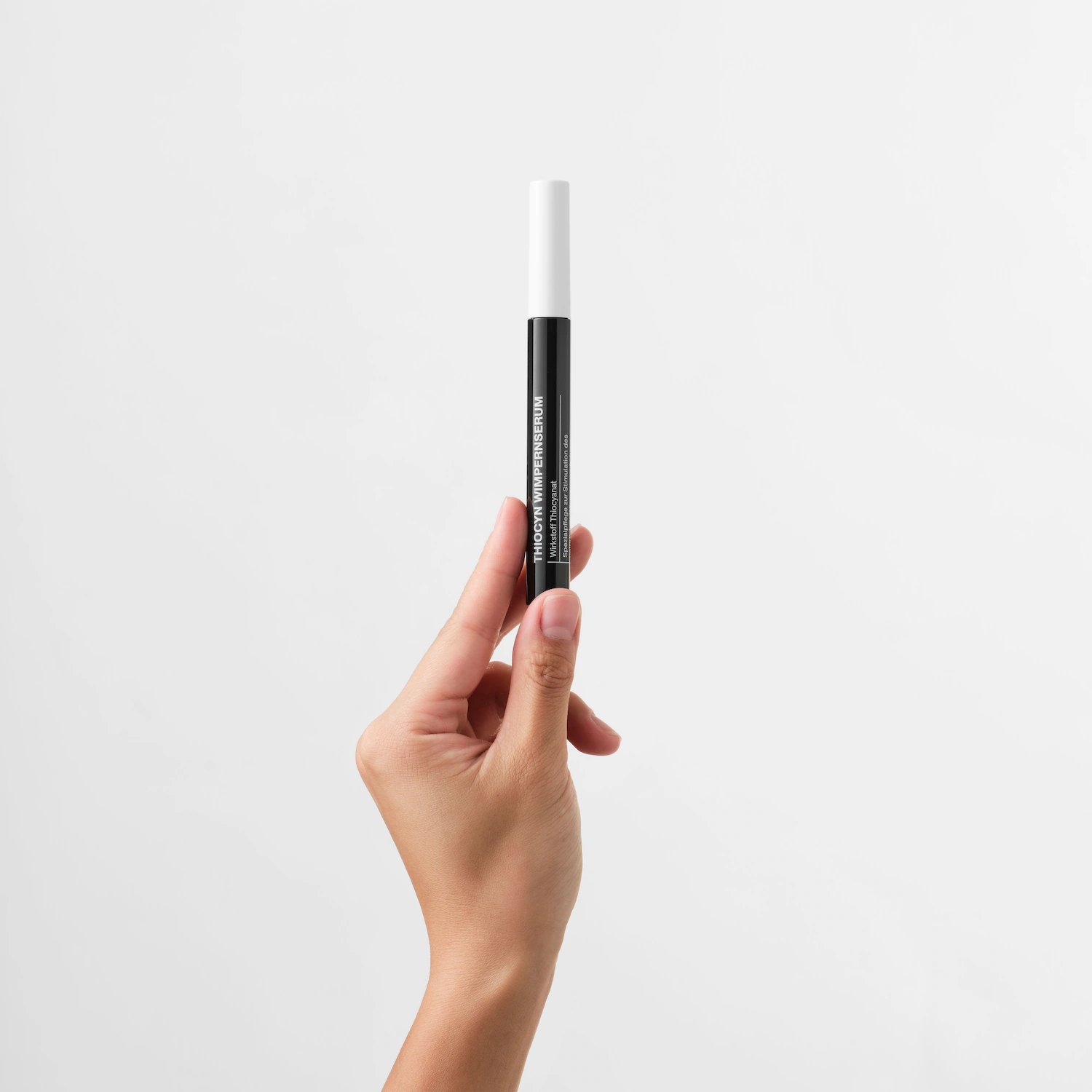 Wimpernserum mit stärkender Pflegeformel