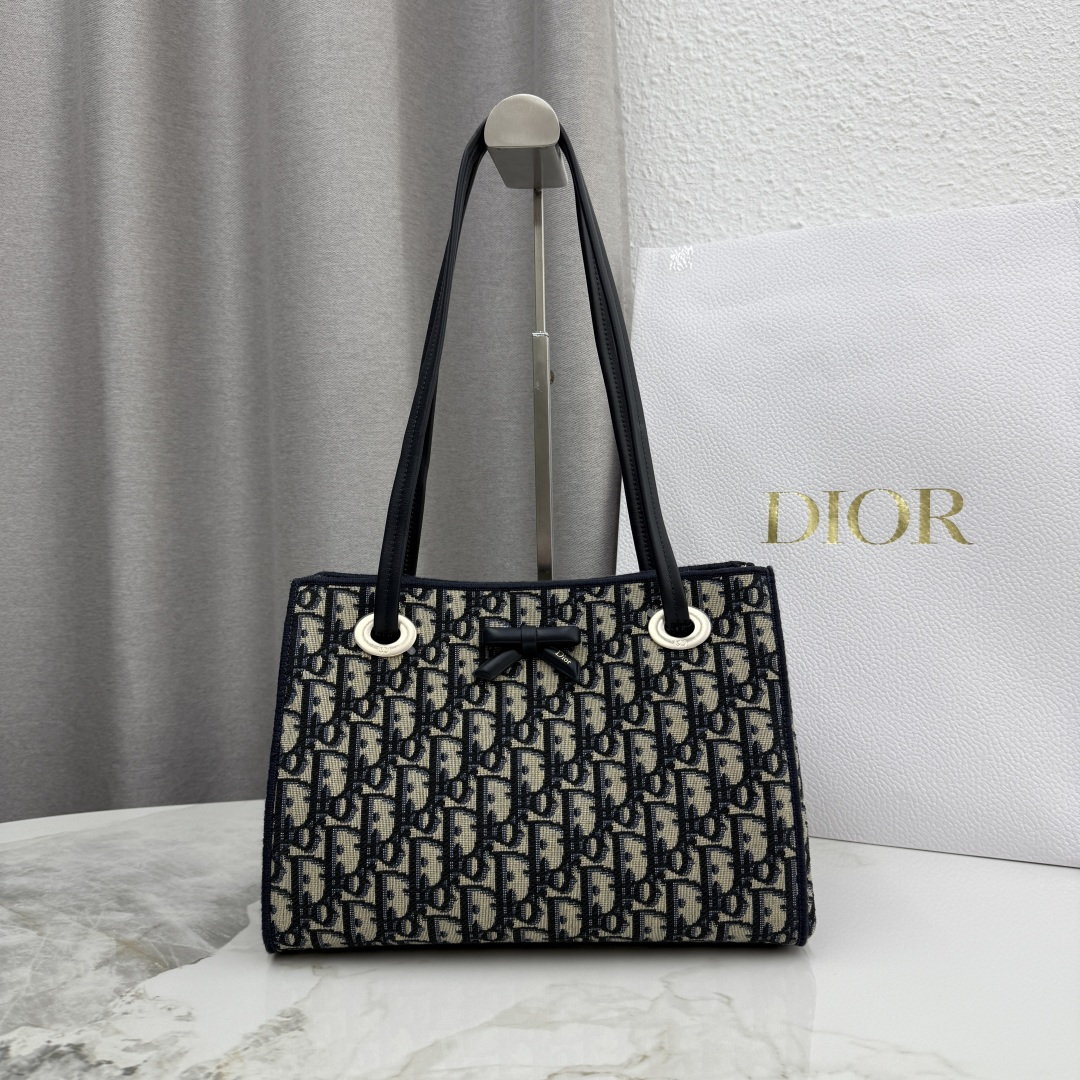 Dior new bow handbag