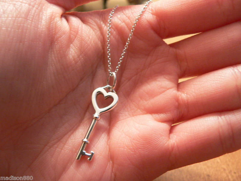 Tiffany Co Heart Key Necklace Pendant Charm 17 Inch Chain Silver Gift Love Cool
