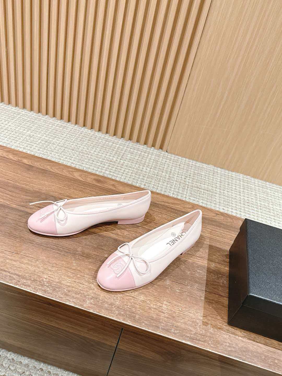 Chanel Bow-adorned Round-toe Ballet Flats