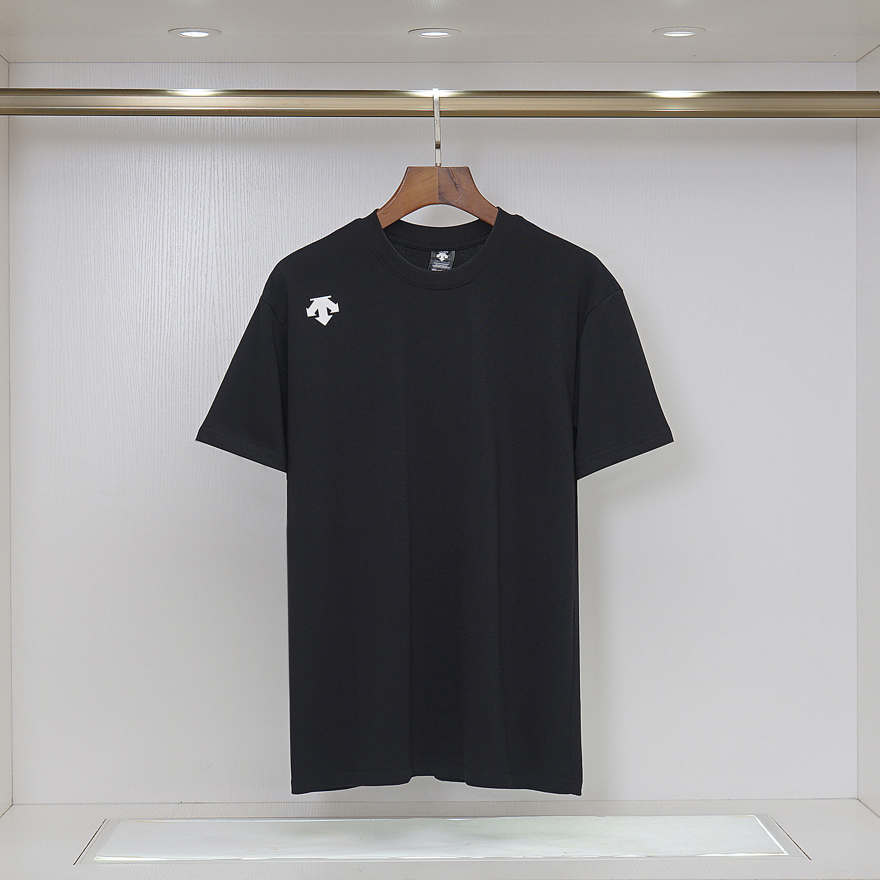 Descente Classic Short-Sleeve Sleeve