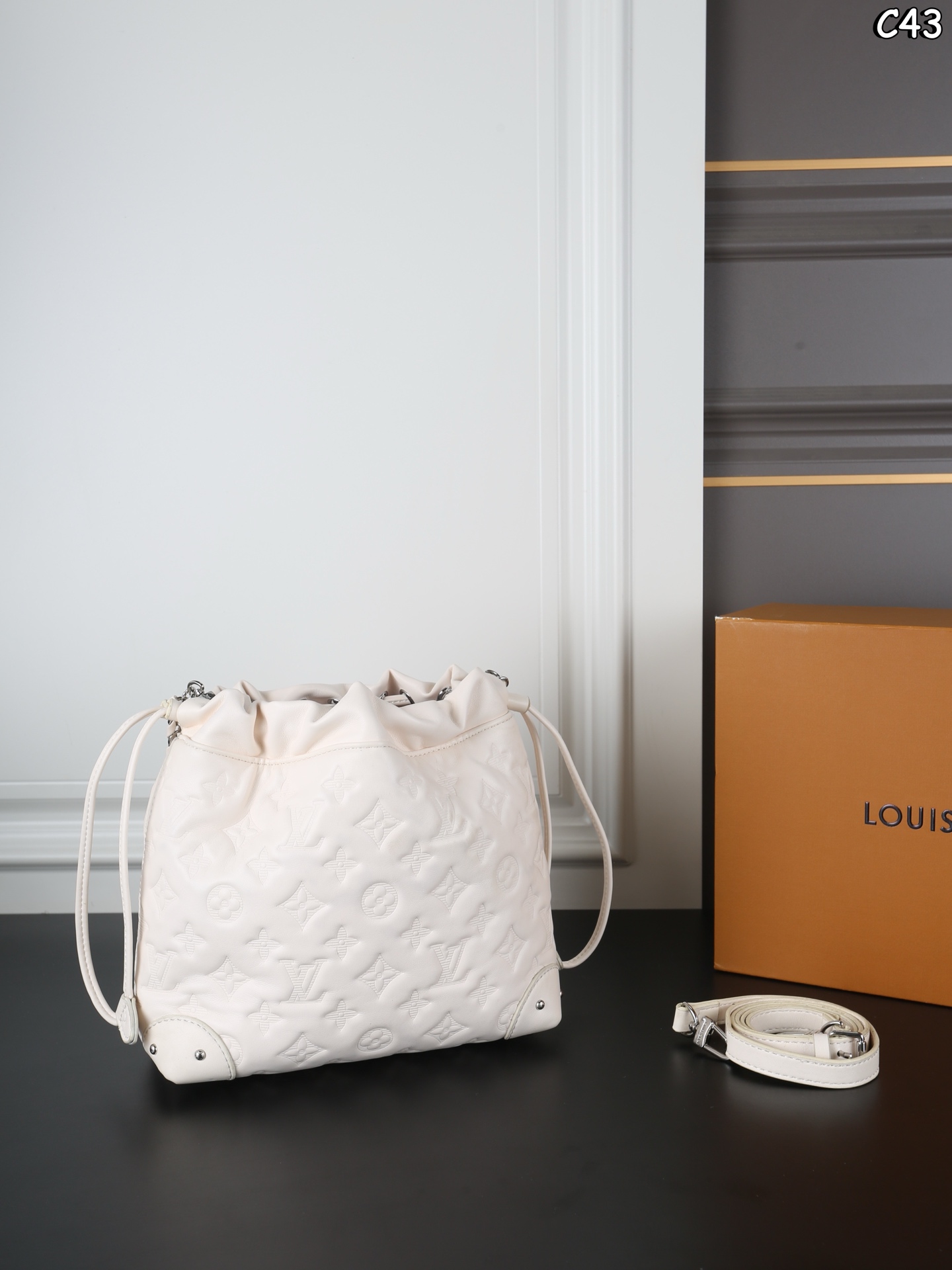 Noé Trunk Embossed Bucket Bag Chain Crossbody Shoulder Bag