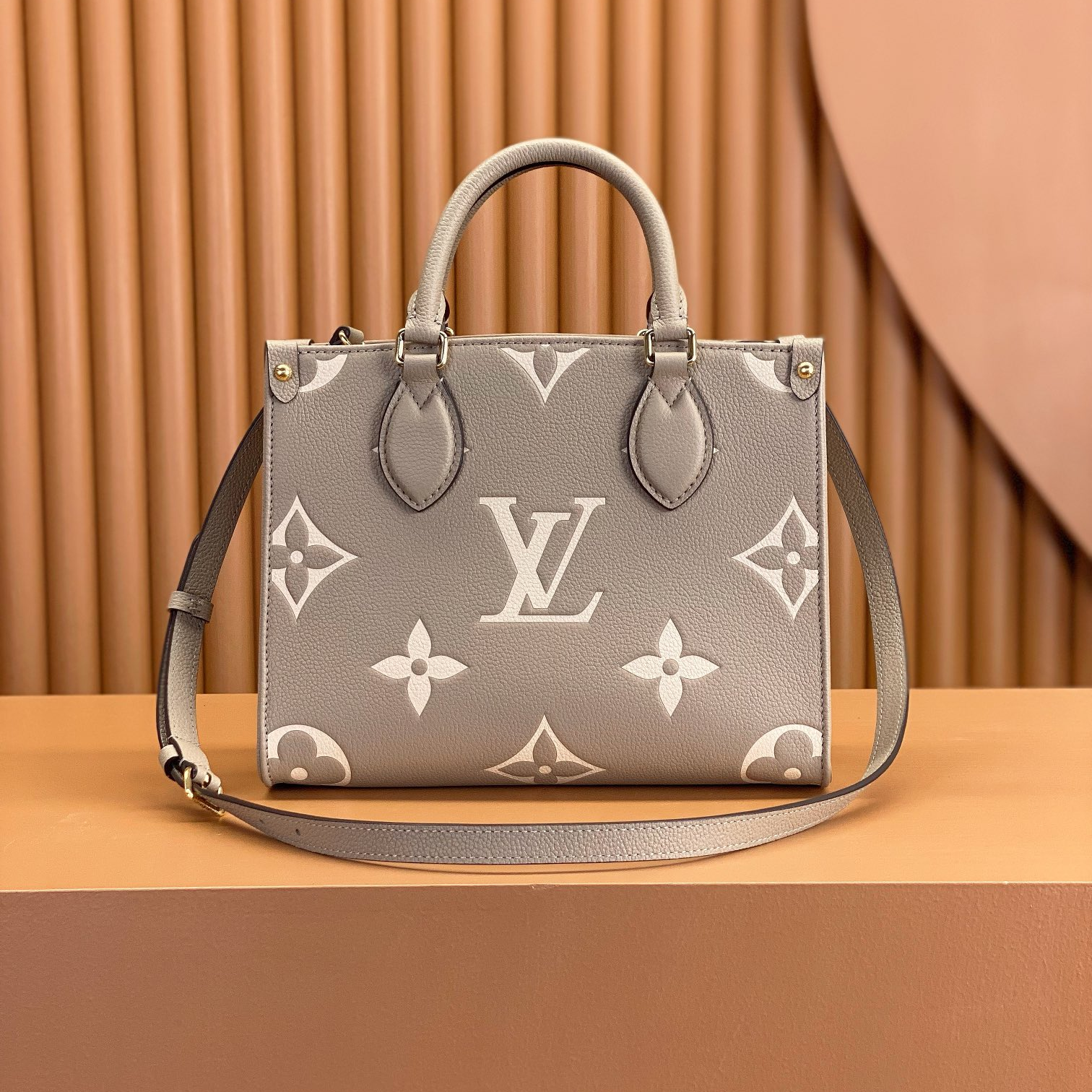 LV-Monogram onthego