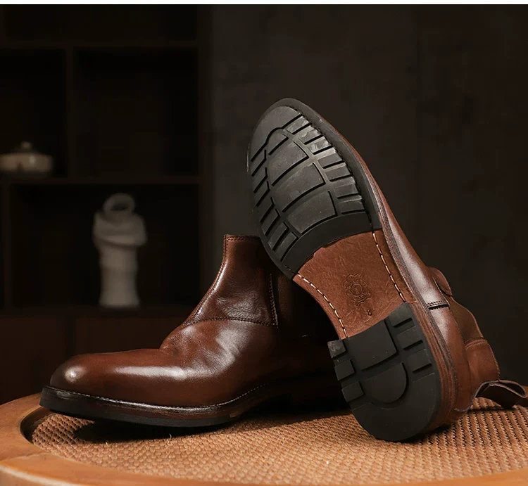 Washed vegetable tanned cowhide Chelsea boots