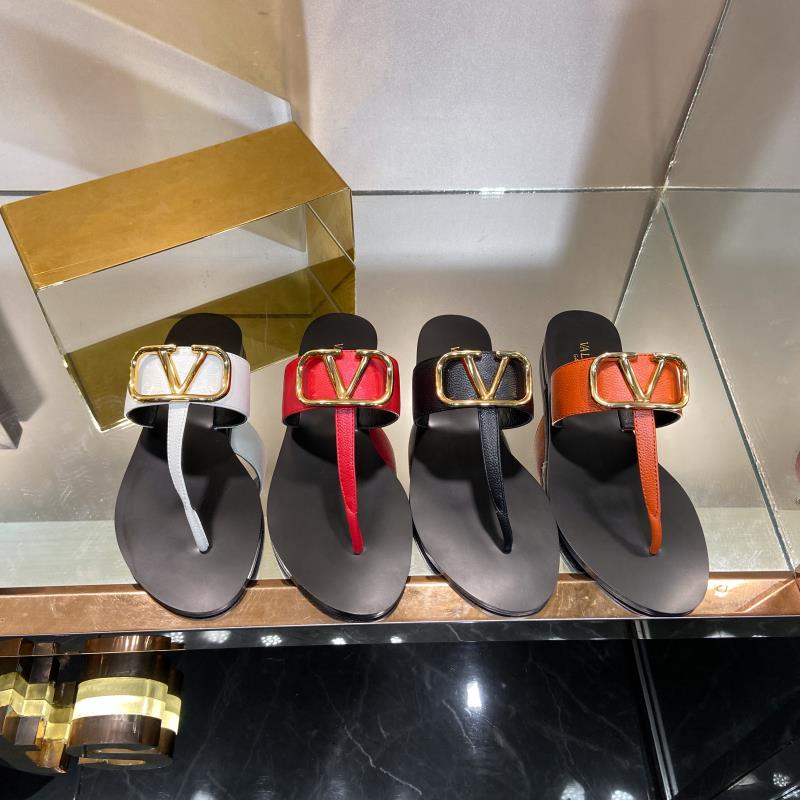 Valentino Garavani VLogo Signature Grained Leather Flip Flops Thong Sandals