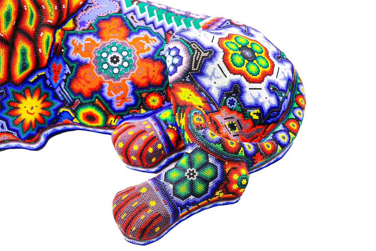León Acostado - Obra de Arte Huichol