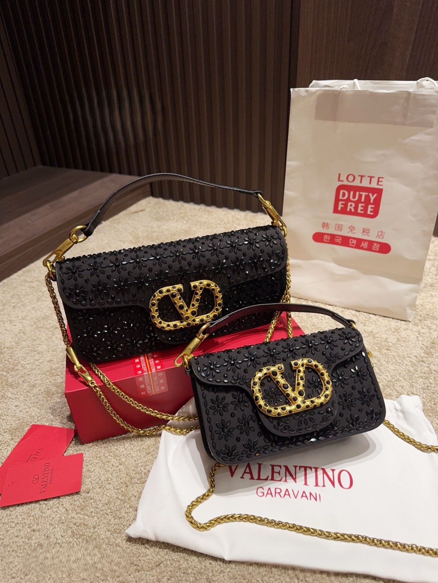 Valentino Garavani Loco Black Floral Embroidery Sequin Decoration Crystal-Encrusted VLogo Chain Shoulder Bag