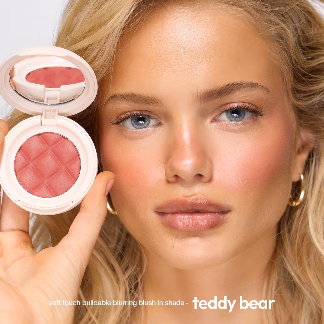 ICONIC LONDON  Soft Touch Buildable Blurring Blush