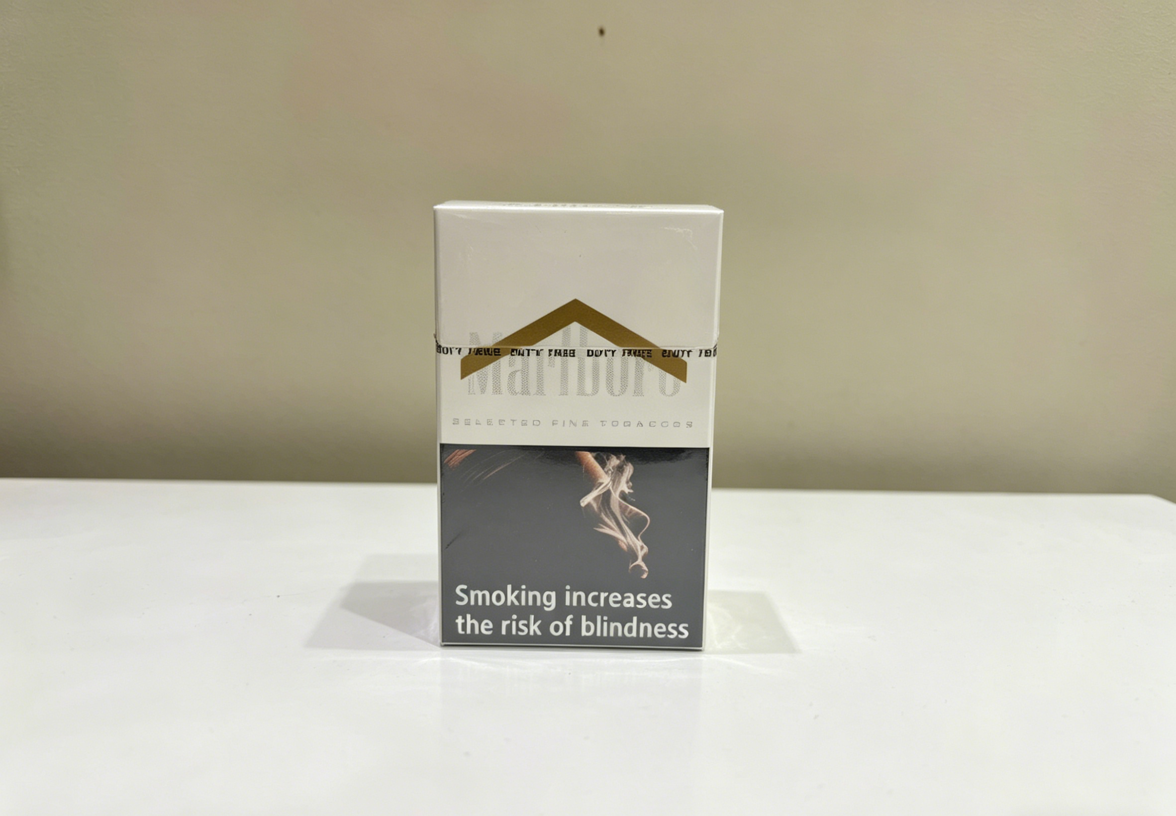 Marlboro White Black 20s Cigarettes x 10 Packs /1 Carton