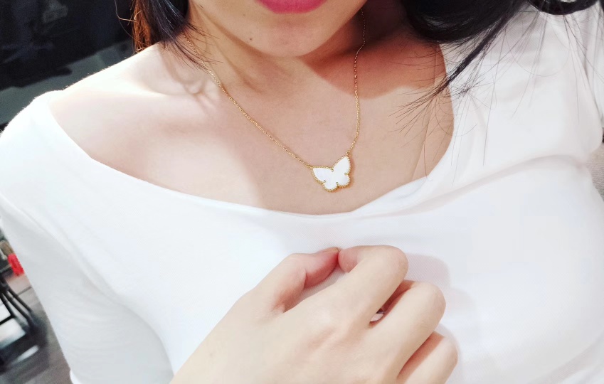 Van Cleef & Arpels butterfly necklace in white mother-of-pearl