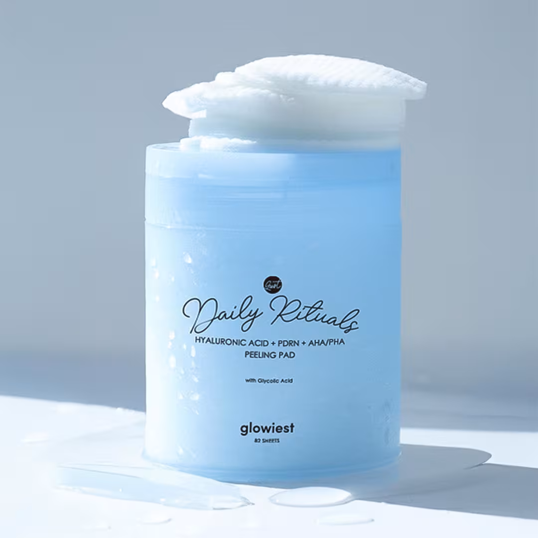 glowiest  Daily Rituals Hyaluronic Acid + PDRN + AHA/PHA Peeling Pad