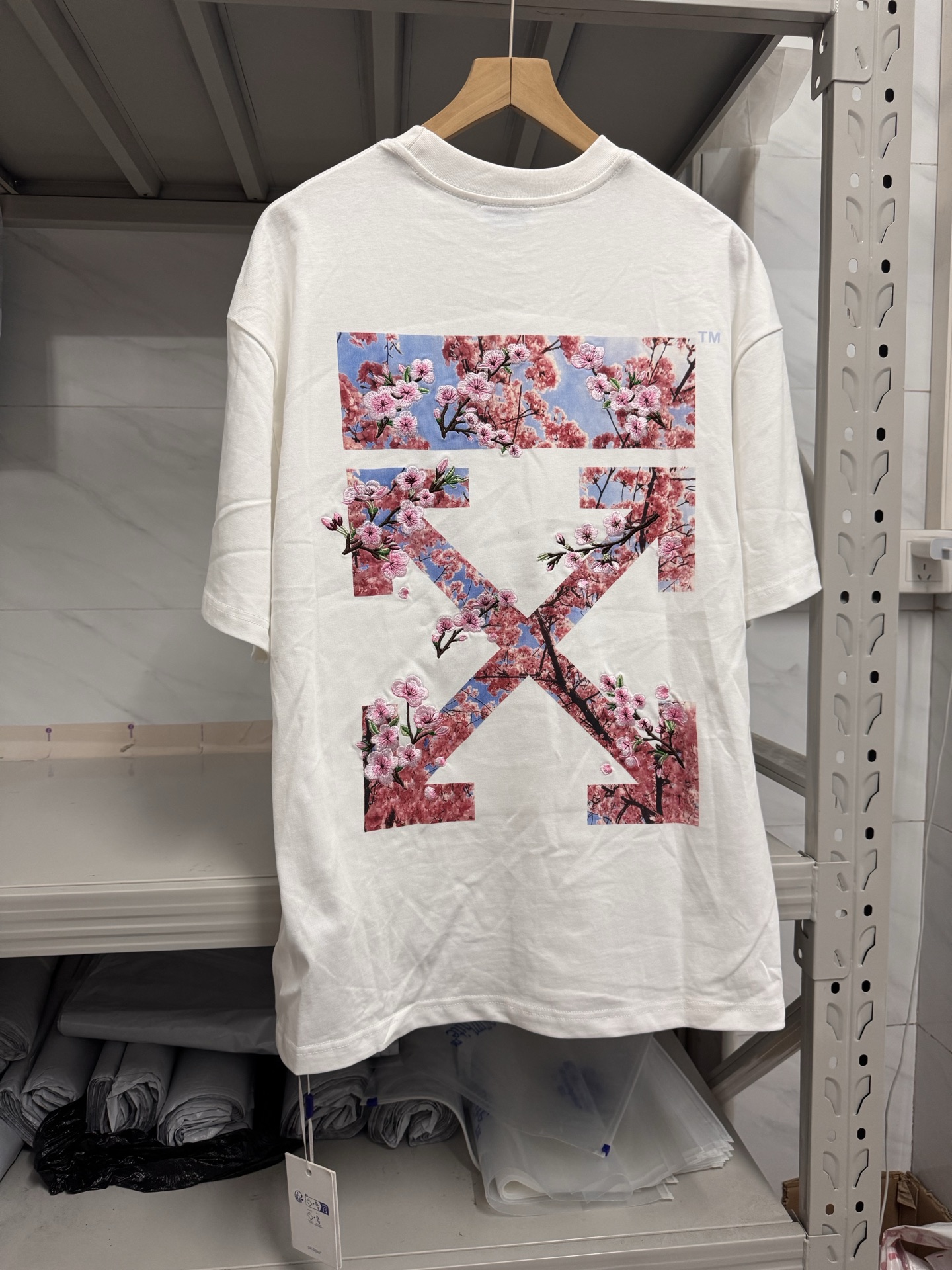 OW26ss floral series spring season cherry blossom embroidered arrow-shape T-shirt