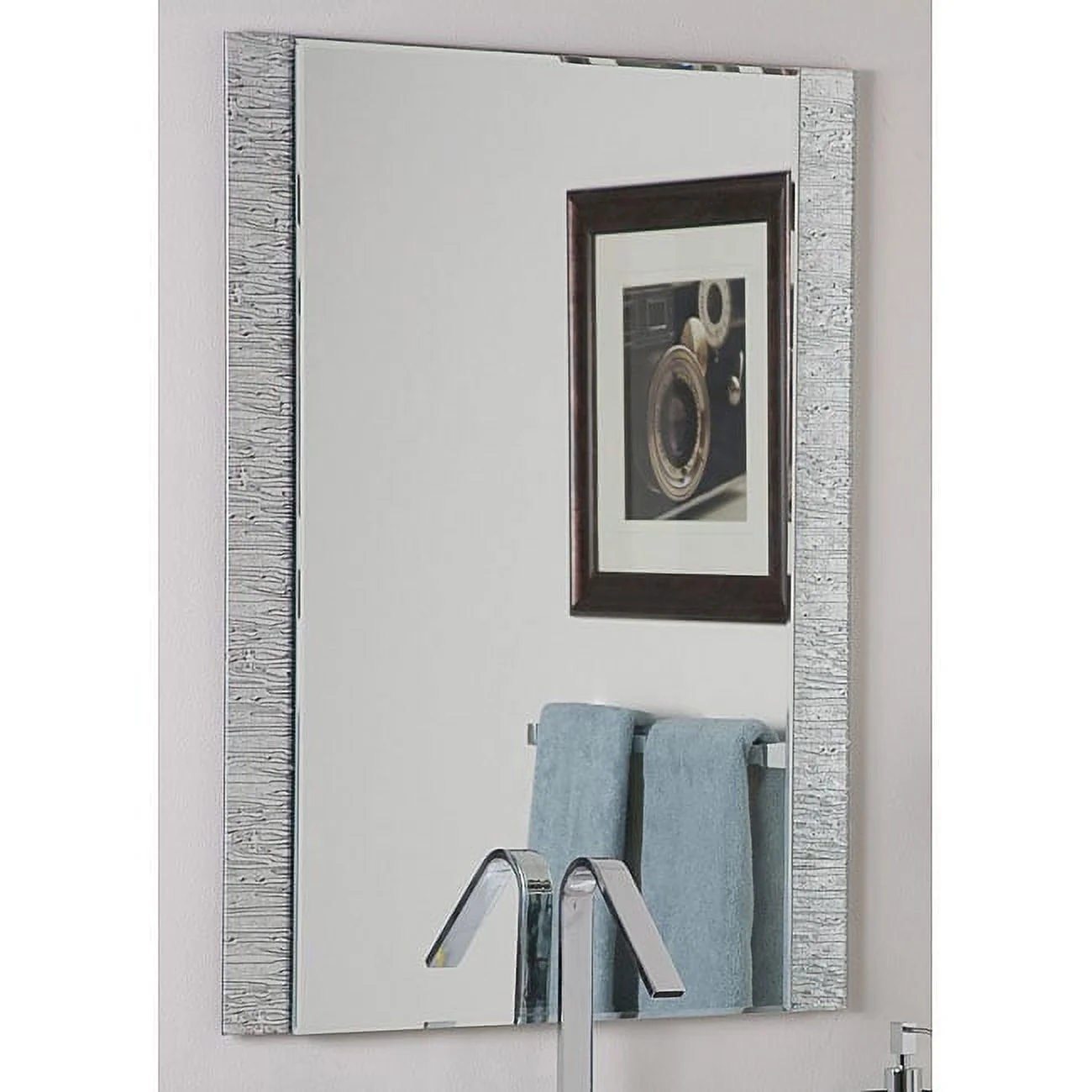 Decor Wonderland SSM5039 Frameless Molten Wall Mirror