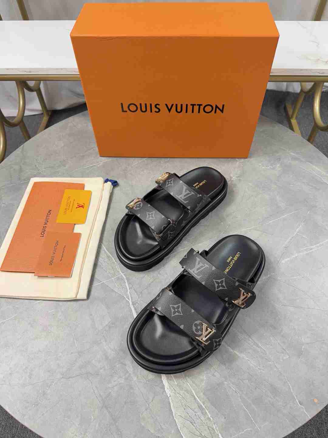 LV casual slippers