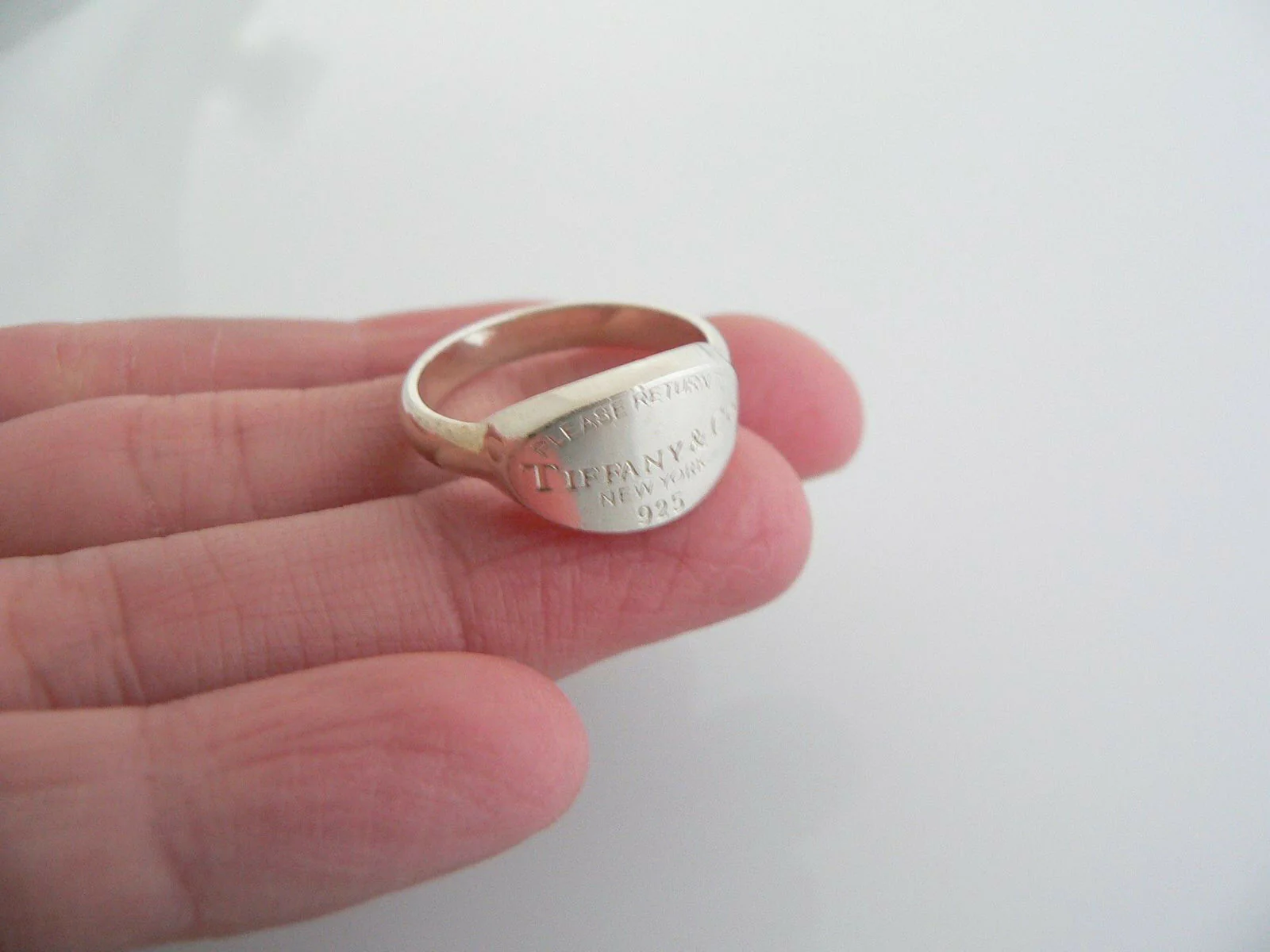 Tiffany & Co Return to Tiffany Silver Oval Tag Ring Band Sz 6.75 Rare Gift Love