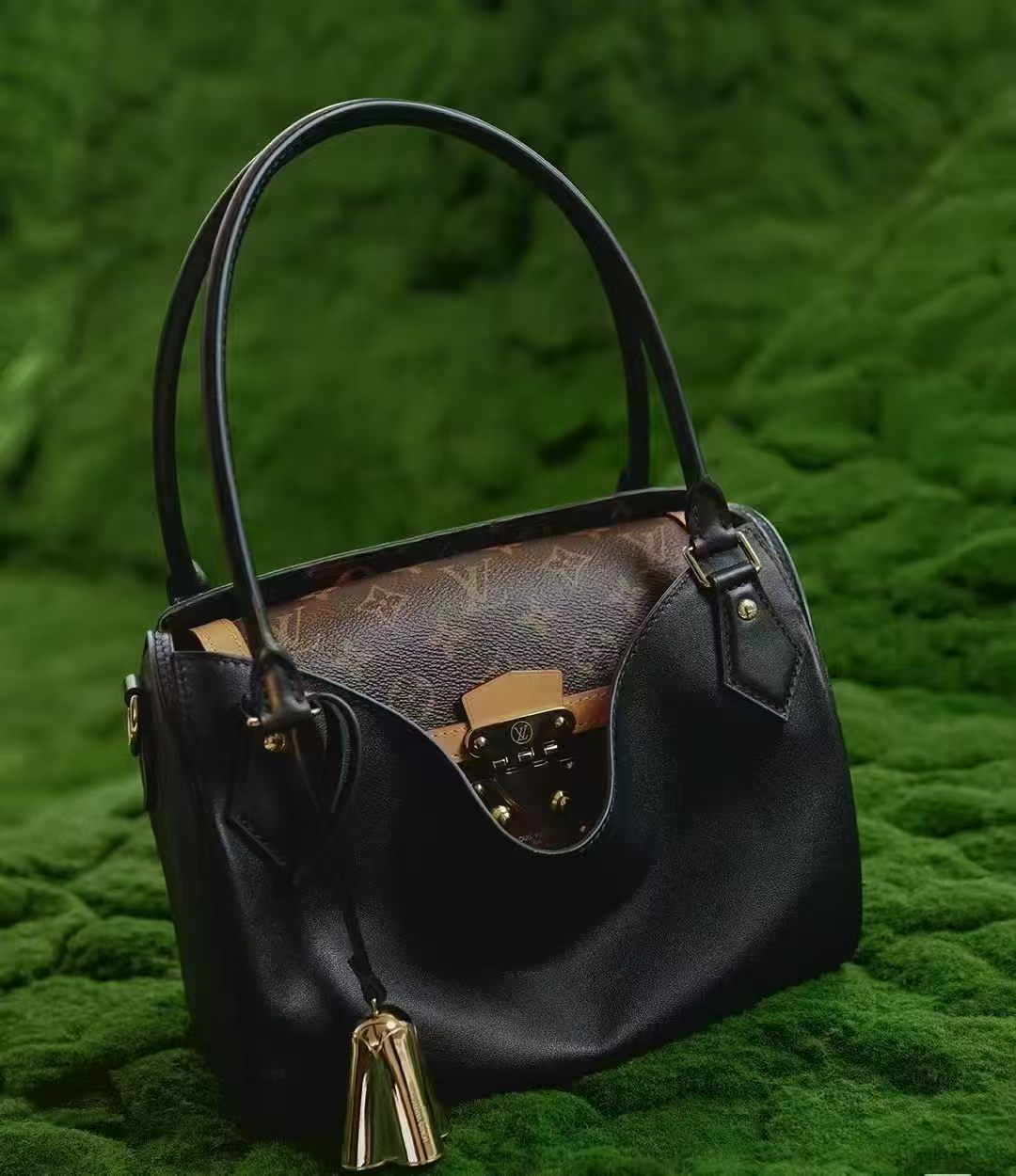 LV Alligator-Leather Underarm Bag