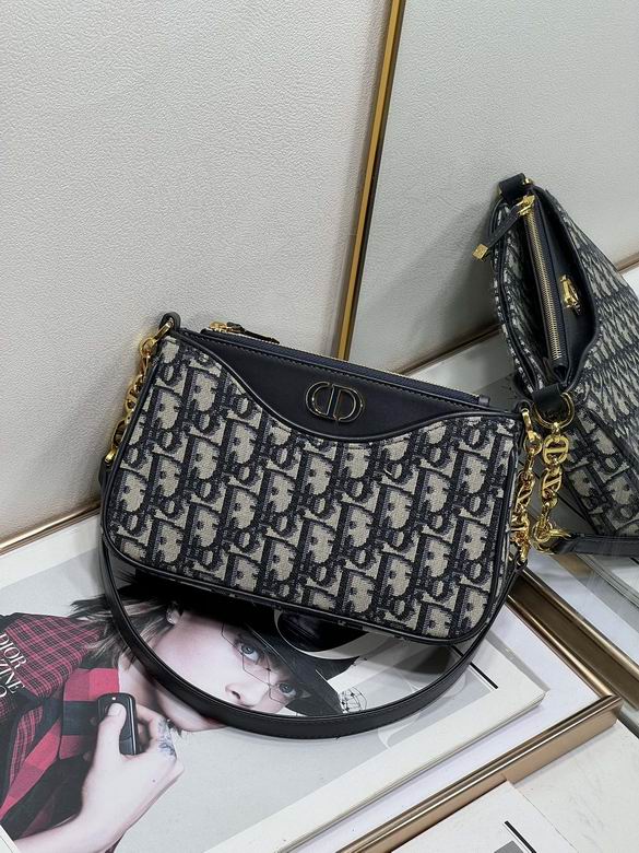 24 Dior Montaigne