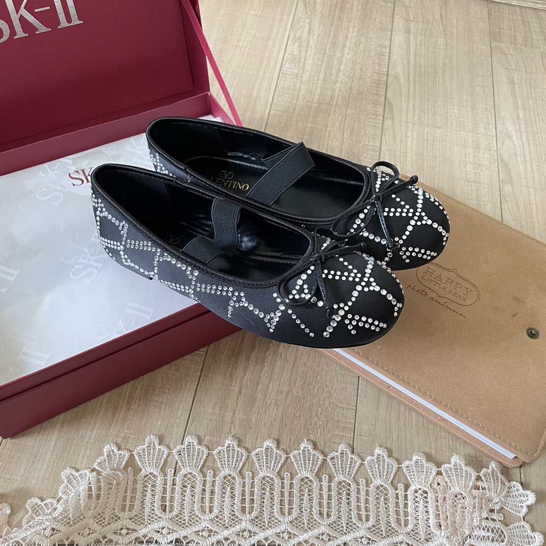 Valentino Garavani Black Satin Leather Crystal Embellished Bow Detail Mary Jane Ballet Flats