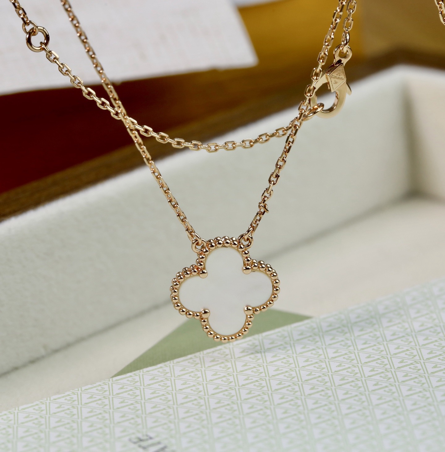 Van Cleef&Arpels VCA Vintage Alhambra Pendant, Mother-of-pearl Necklacce