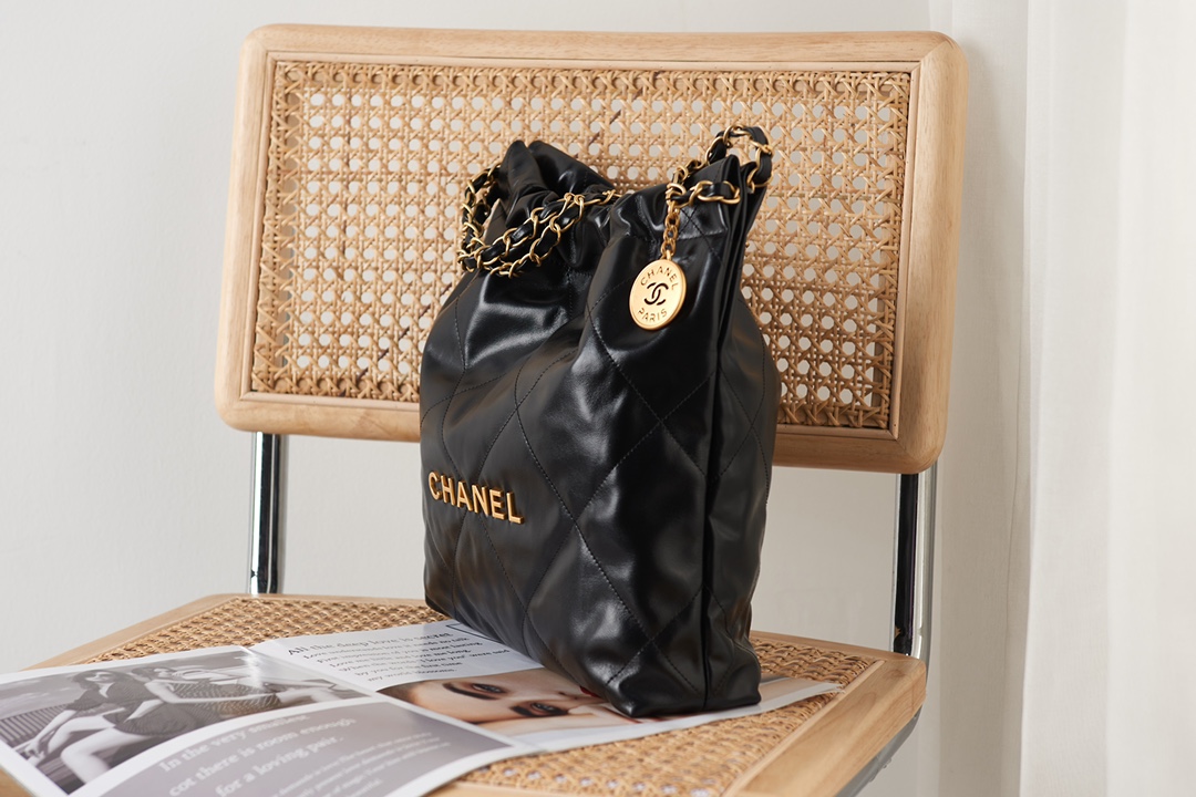 Chanel 22 Handbag Shiny Calfskin & Gold-Tone Black Bag