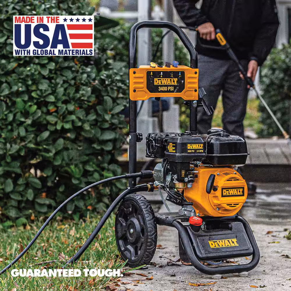 Lavadora a presión de agua fría a gas DEWALT 3400 PSI 2.5 GPM con motor de 208 cc DXPW61372