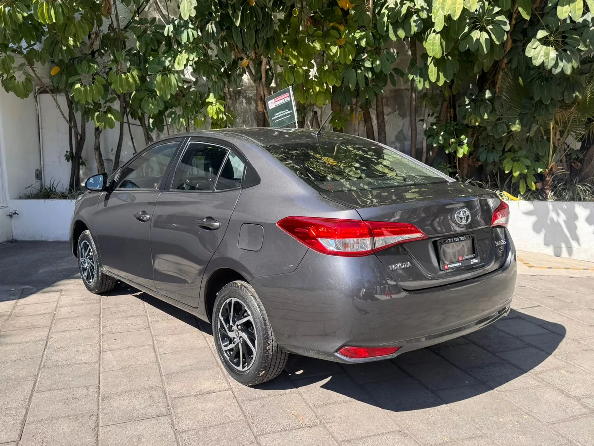 Toyota Yaris 4p Sedán S L4/1.5 Man 2021 | 82,728 km