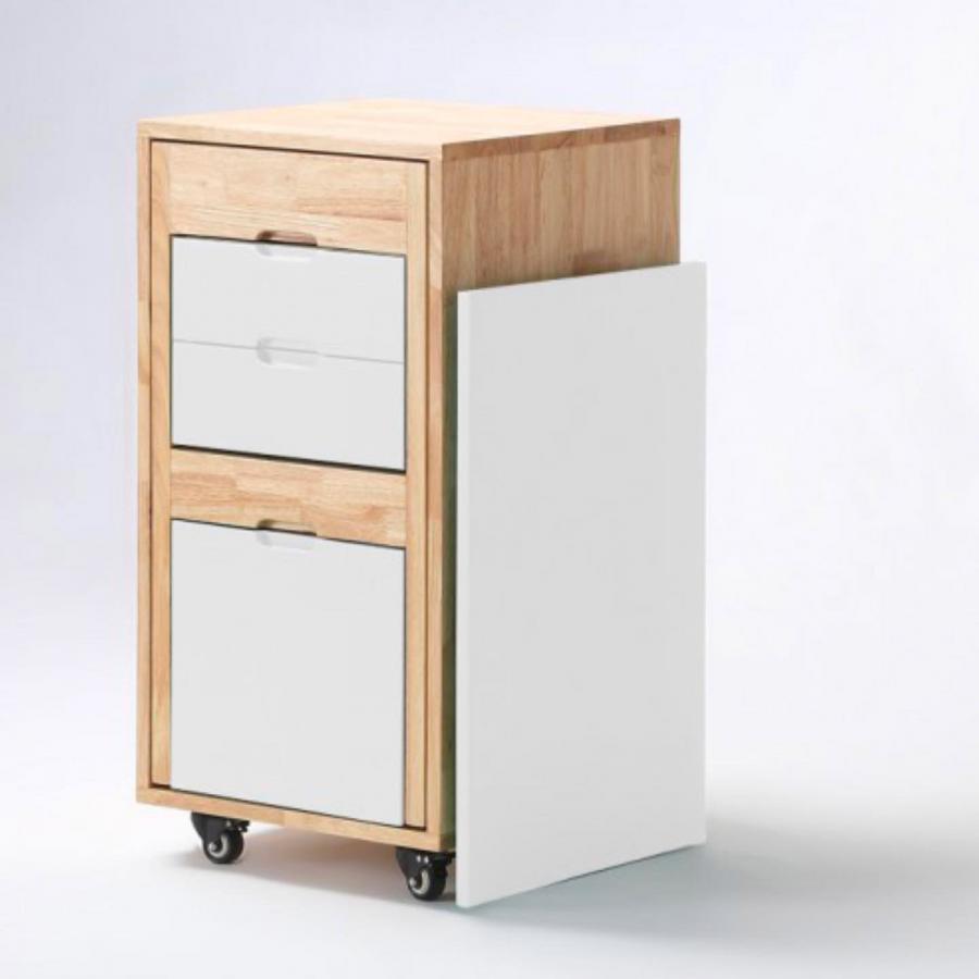 Este gabinete se transforma en un escritorio port&aacute;til con una silla oculta