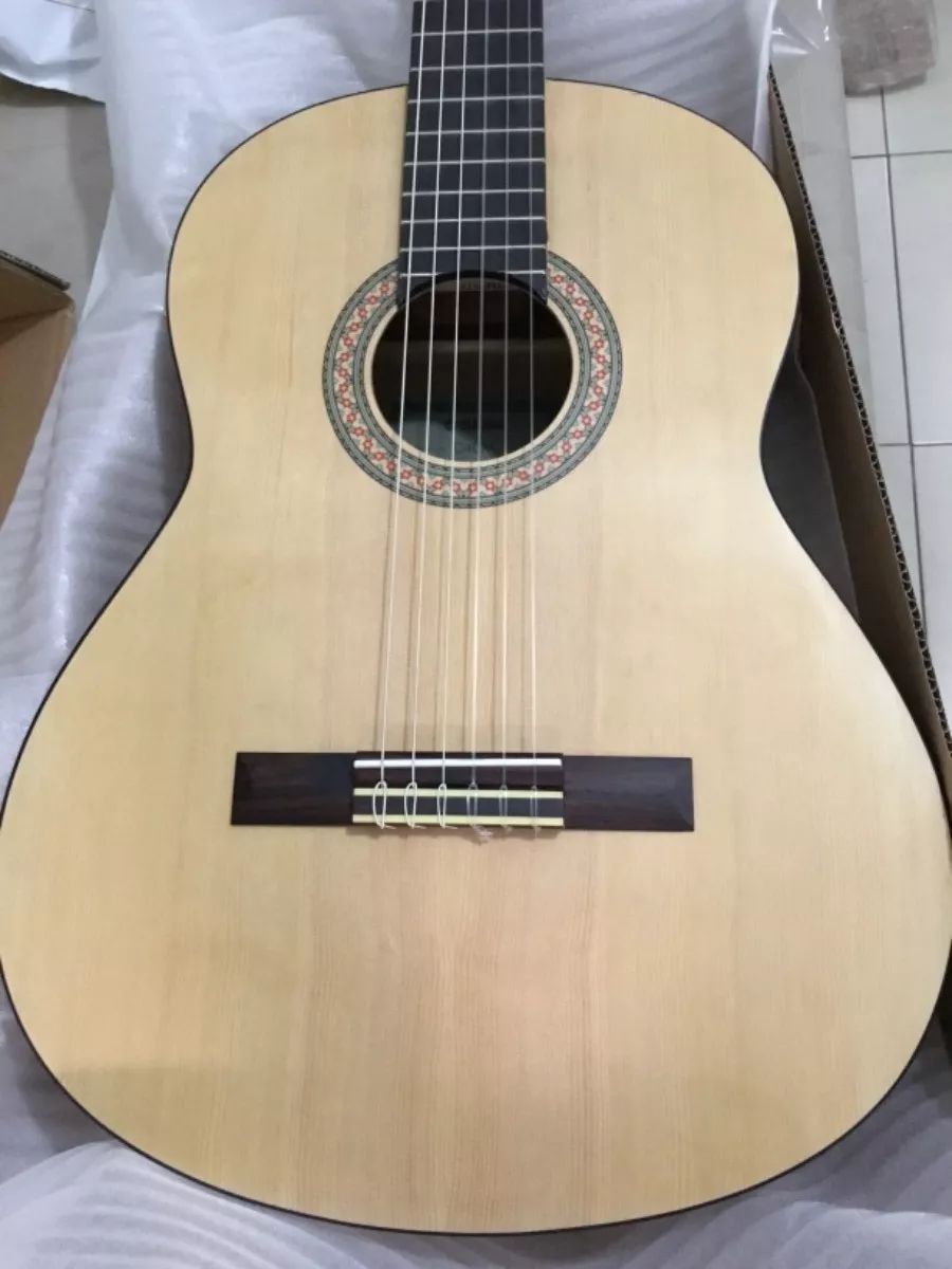 Guitarra clásica Yamaha C40M para diestros natural mate