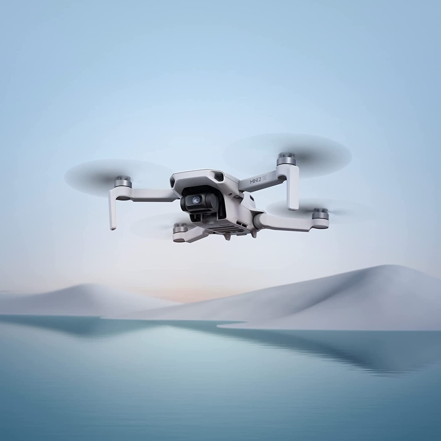 paquete DJI Mini 2 SE Vuela Más, dron mini con cámara ligero y plegable, vídeo 2.7K, modos inteligentes, transmisión de vídeo a 10 km, 31 min de vuelo, menos de 249 g, fácil de usar, baterías adicionales