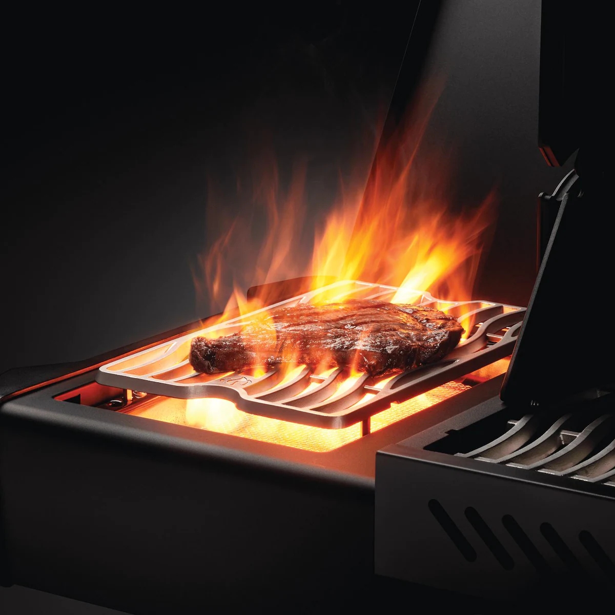 Parrilla de gas propano Napoleon Phantom Prestige 500 con quemador trasero infrarrojo, quemador lateral infrarrojo y kit de asador, negro mate-P500RSIBPMK-3-PHM