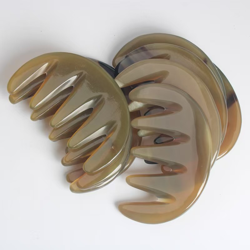 Five-tooth comb horn comb massage comb scraping comb head meridian massage comb thickness about 4-5mm - Verve BeautyFive-tooth comb horn comb massage comb scraping comb head meridian massage comb thickness about 4-5mm$12.00五齿梳