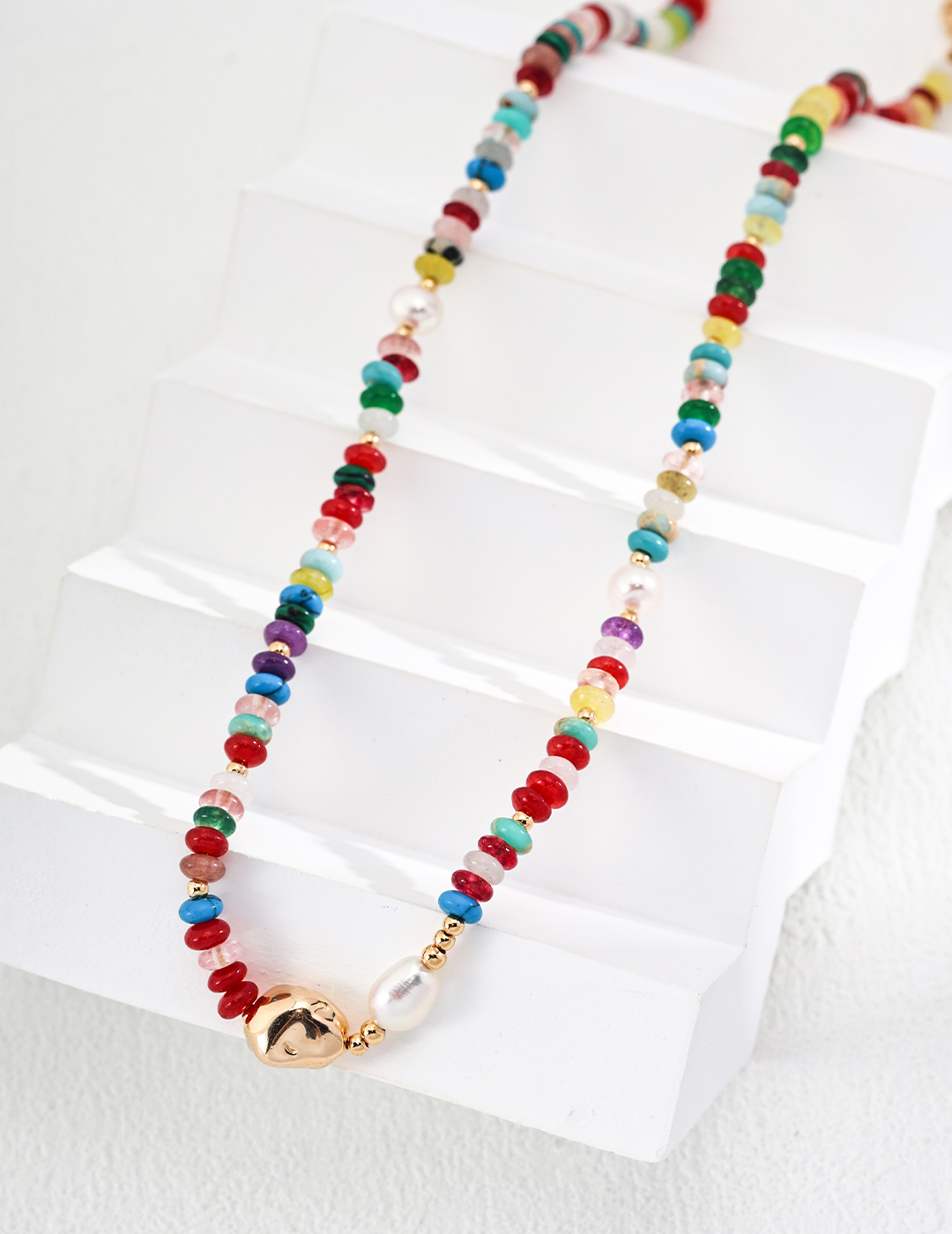 Dopamine-colored colored stone necklace